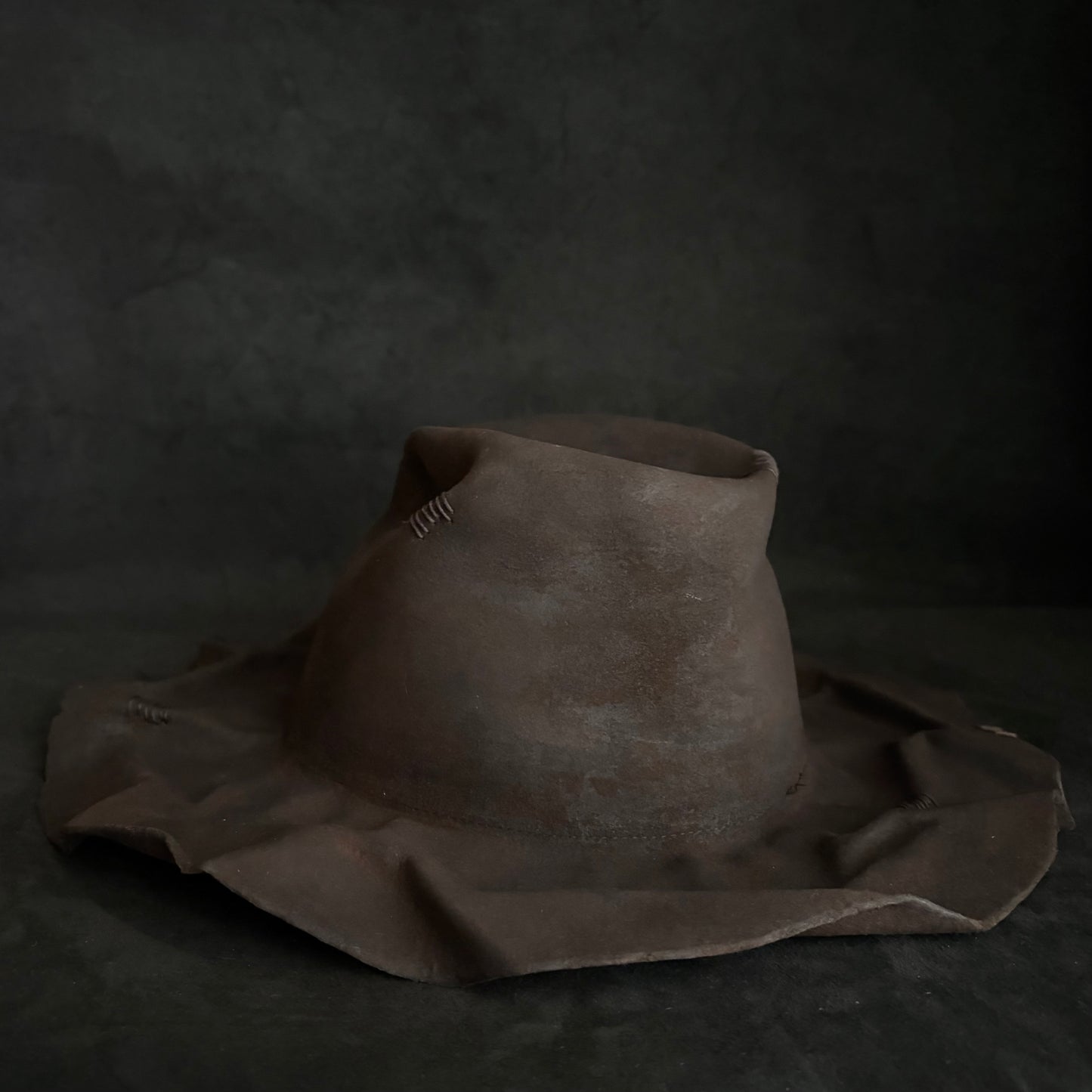 Corrode burned line brim hat