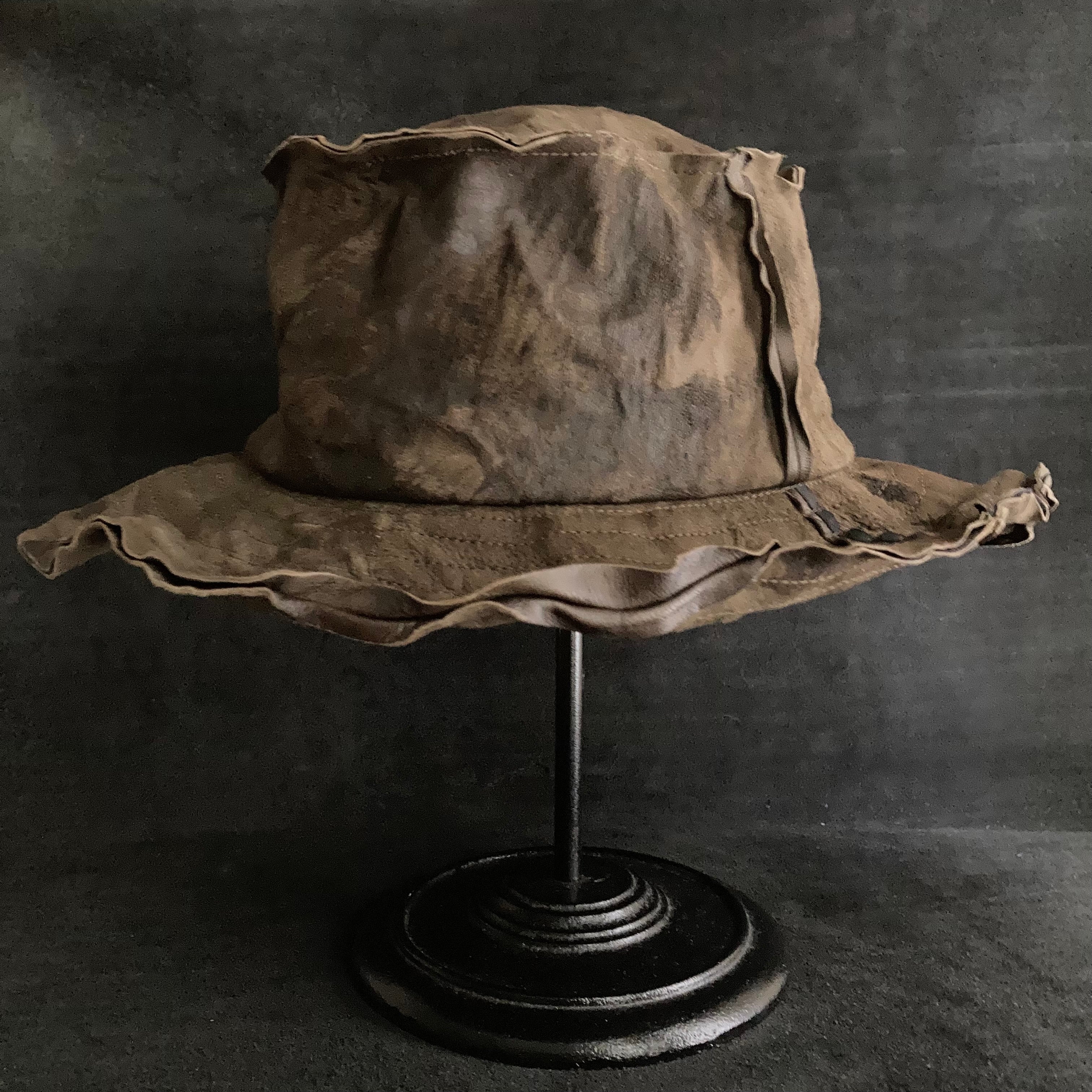 Brown back leather bleached bucket – triangles hat