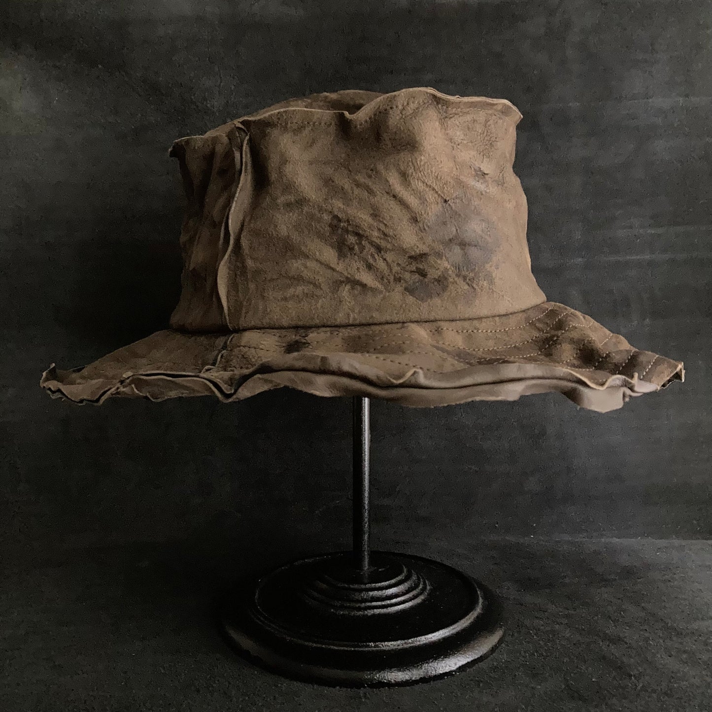 Brown back leather bleached  bucket