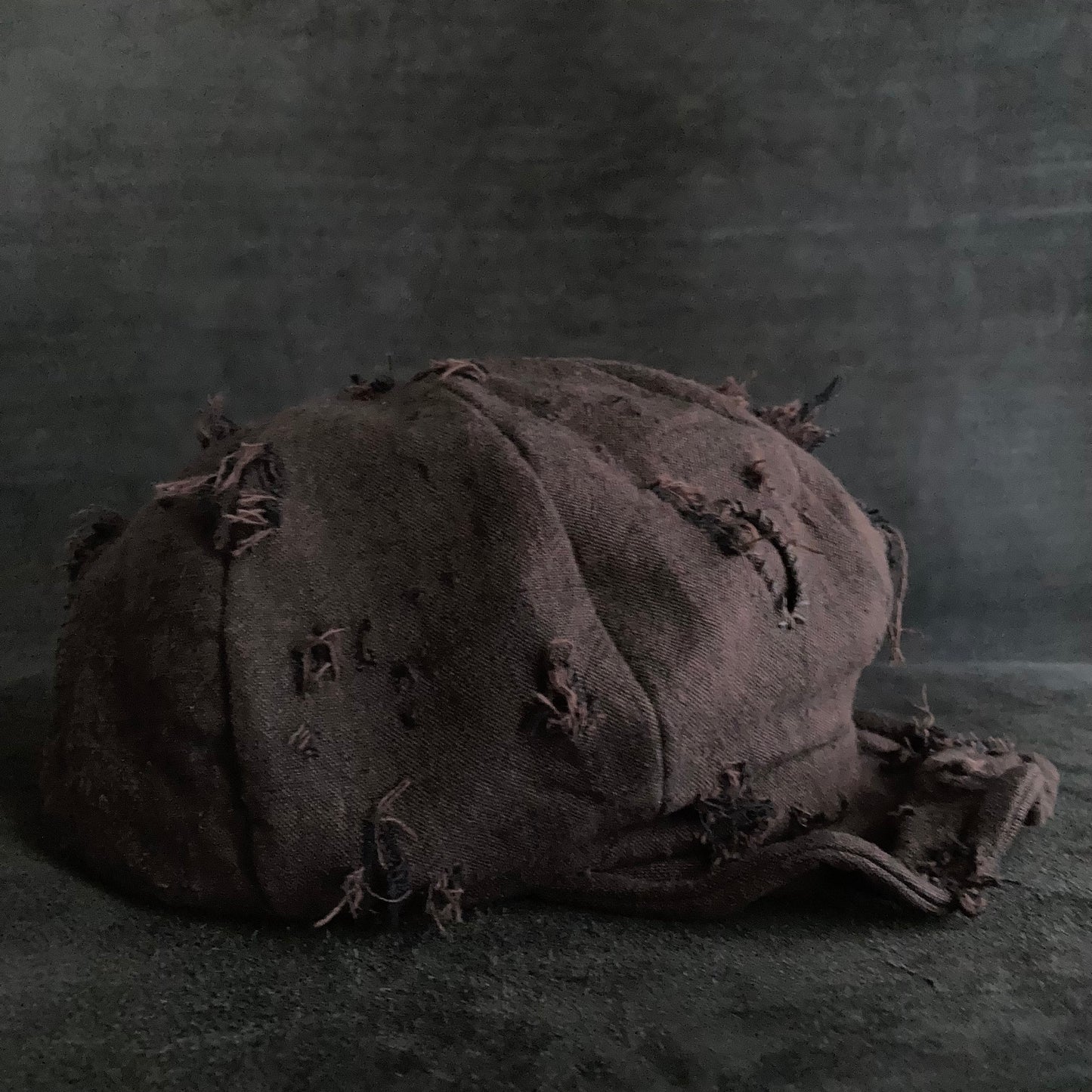 Slab brown damage  casquette