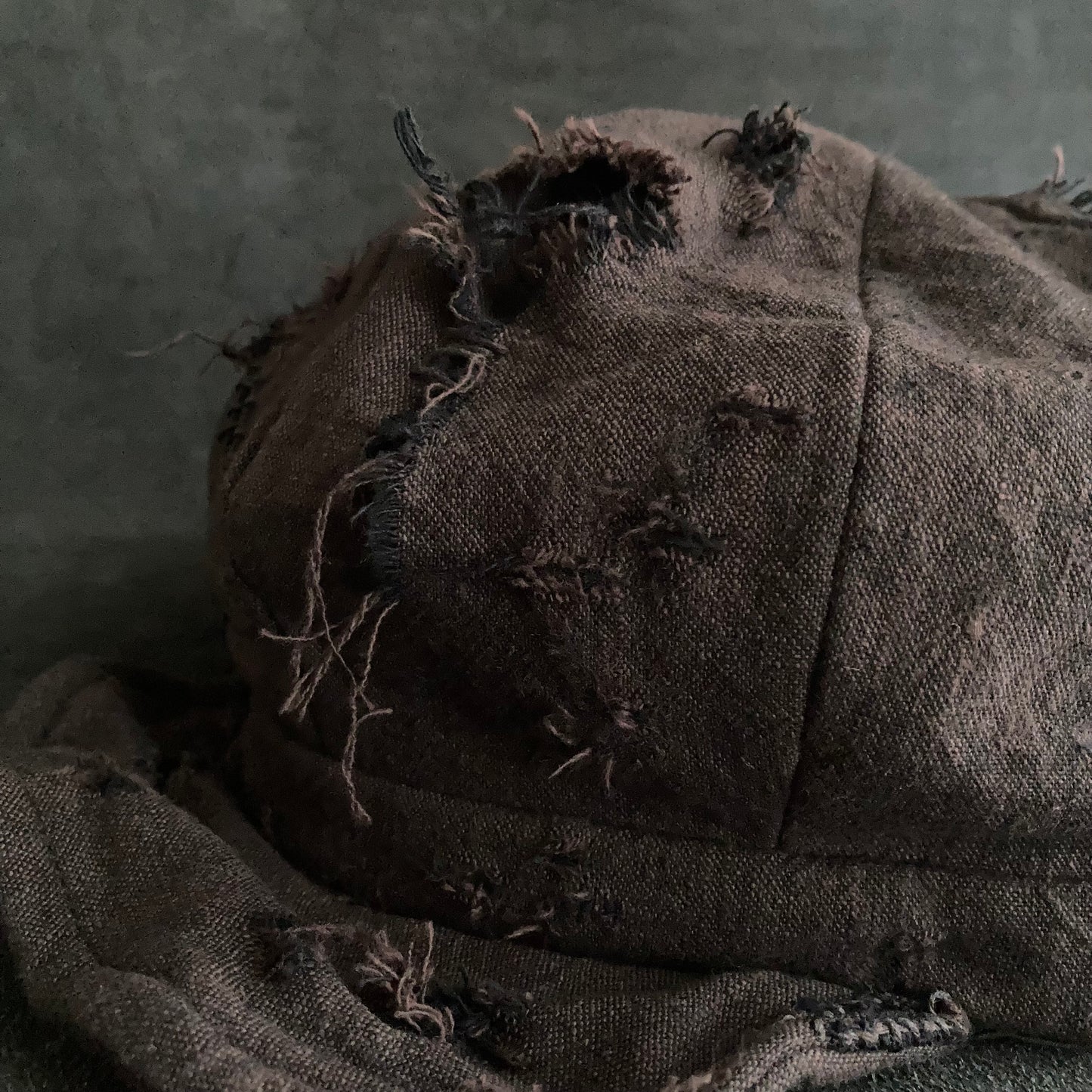 Slab brown damage  casquette