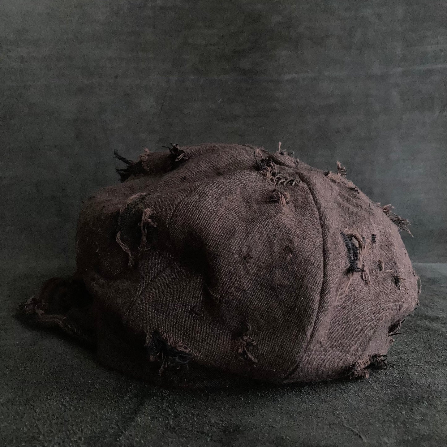 Slab brown damage  casquette