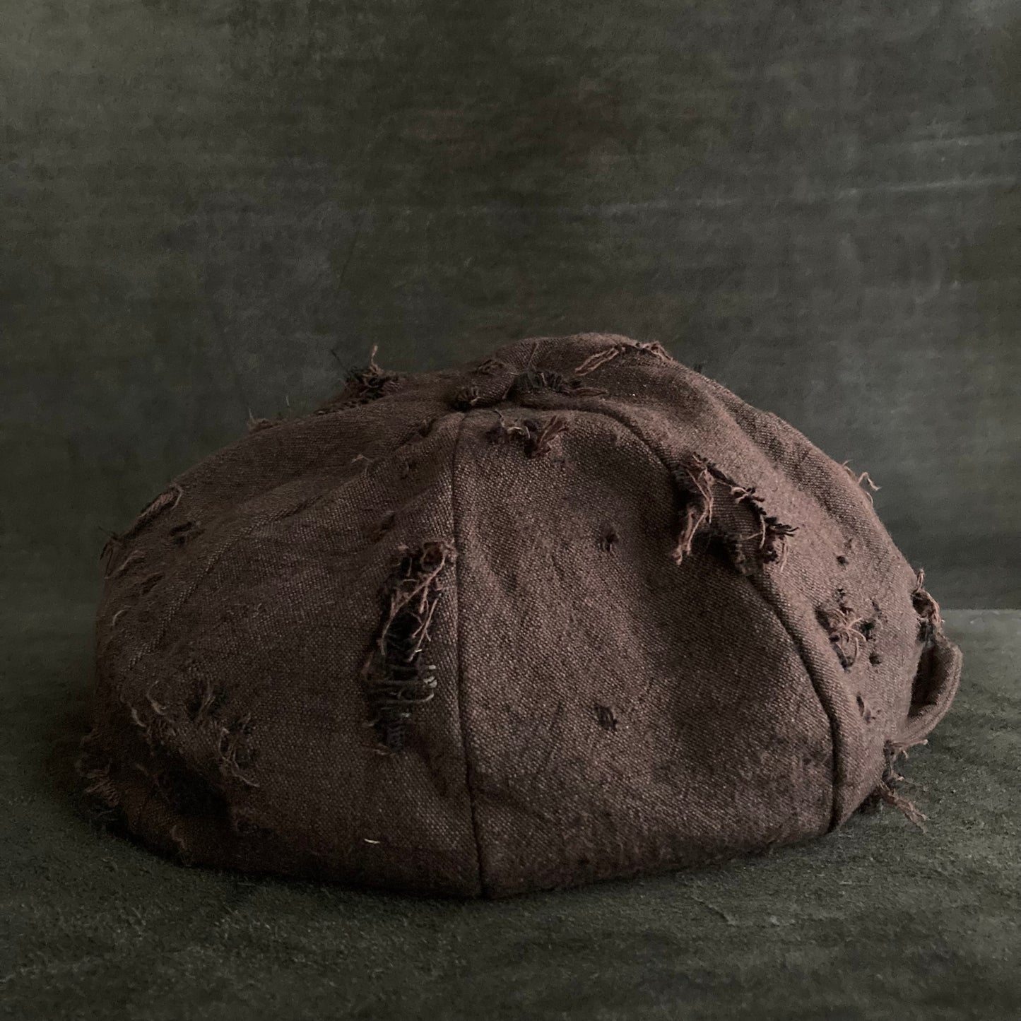 Slab brown damage  casquette