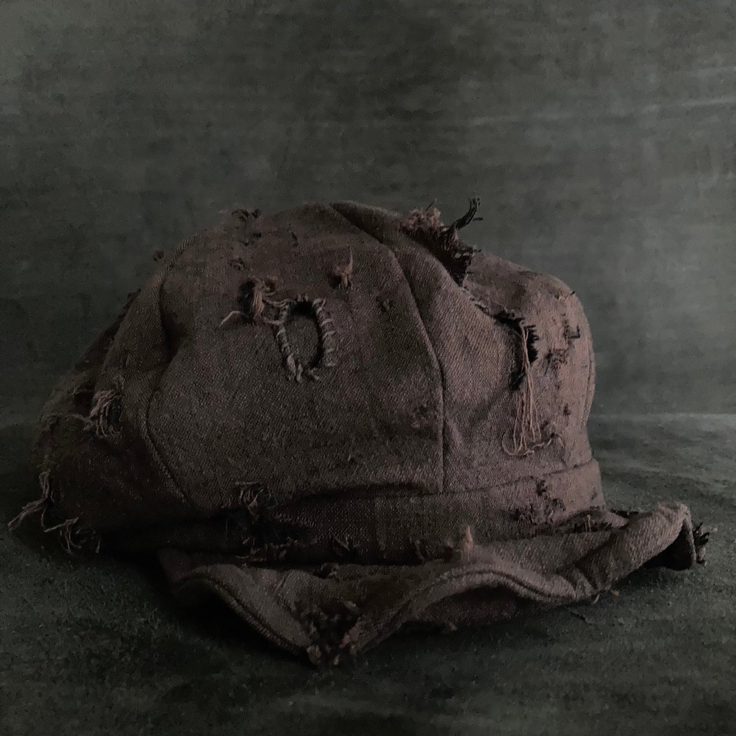 Slab brown damage  casquette