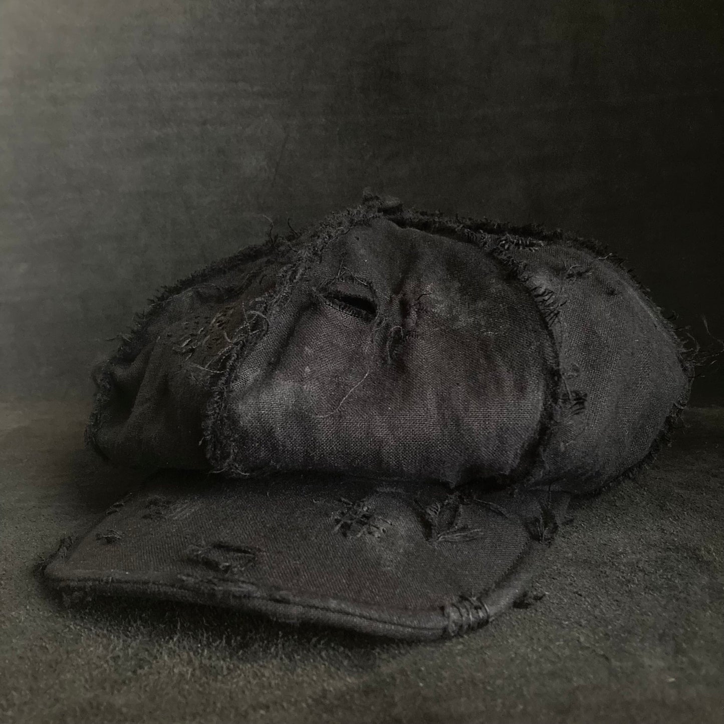 Big volume black linen damage  casquette (brim core)