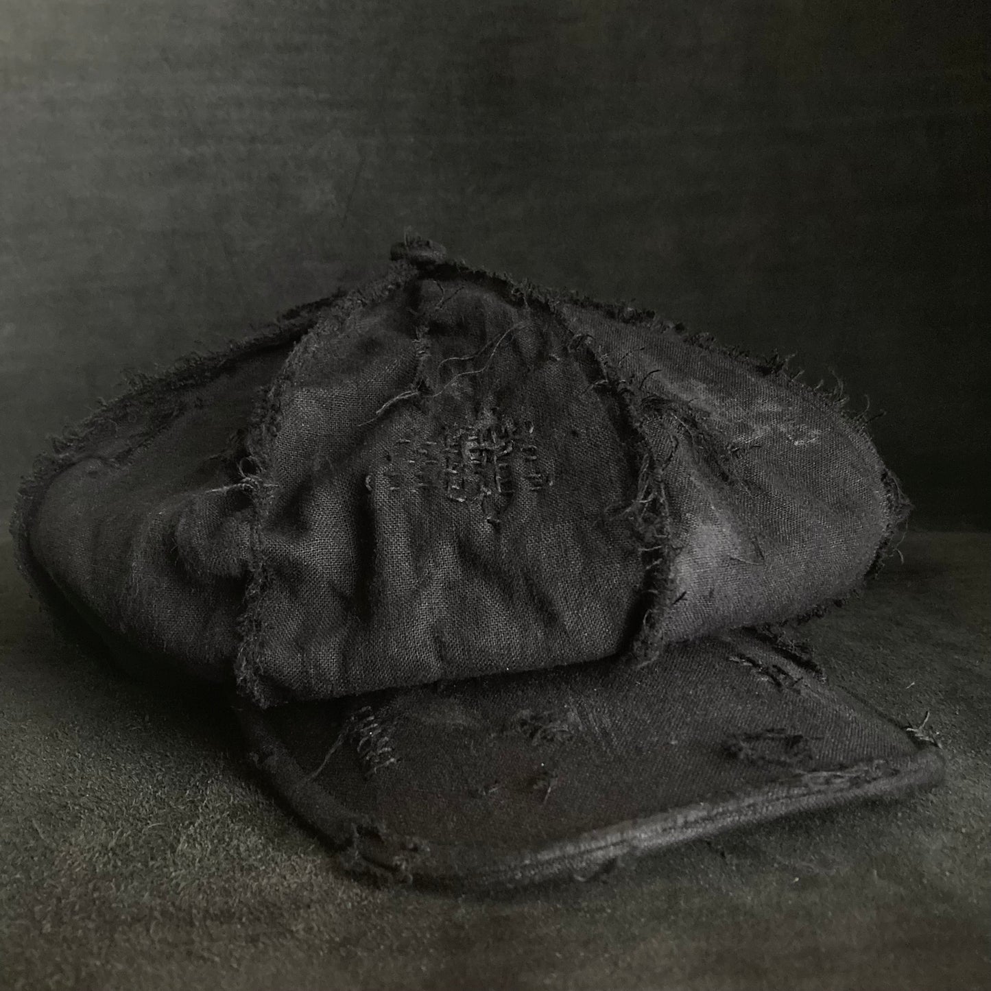 Big volume black linen damage  casquette (brim core)