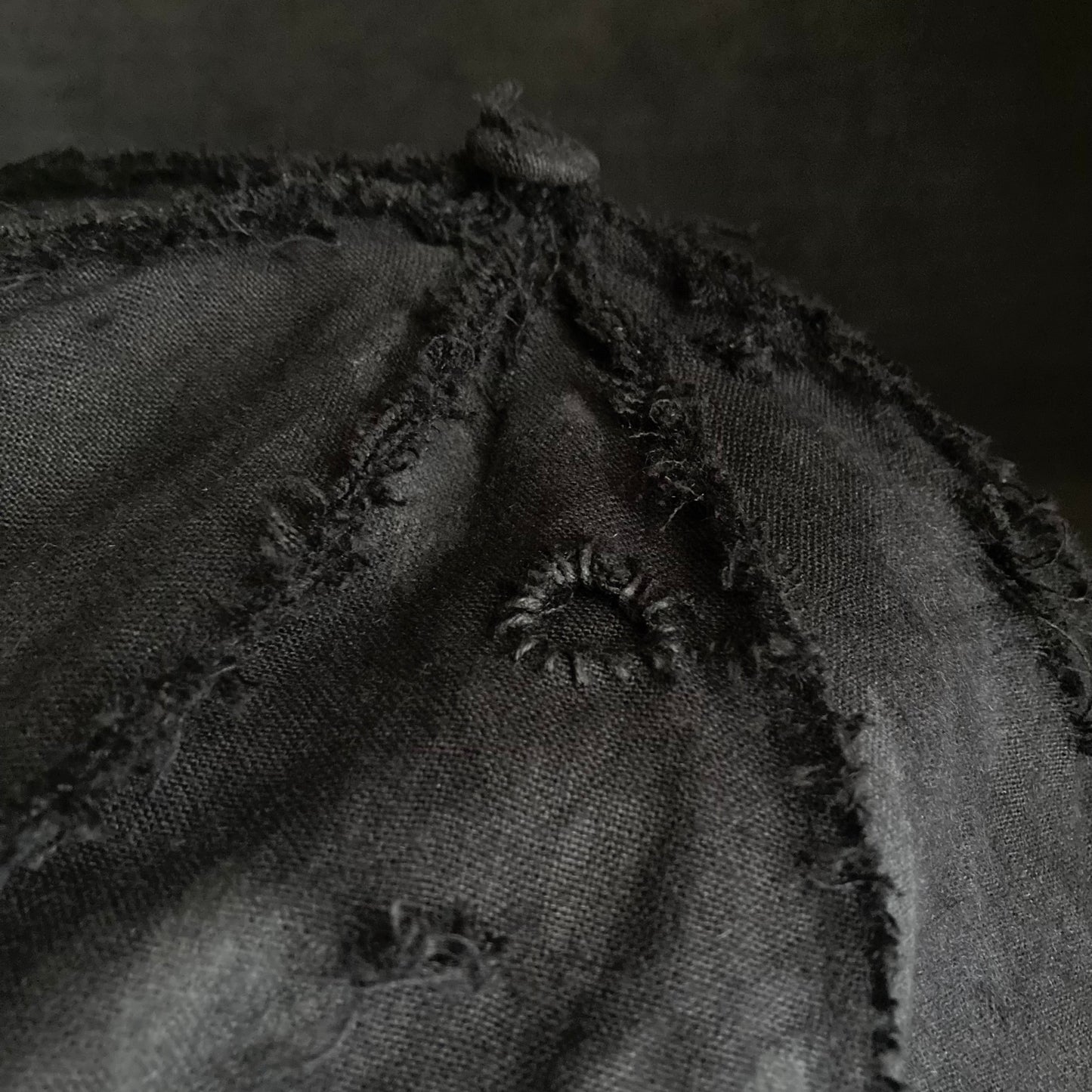 Big volume black linen damage  casquette (brim core)