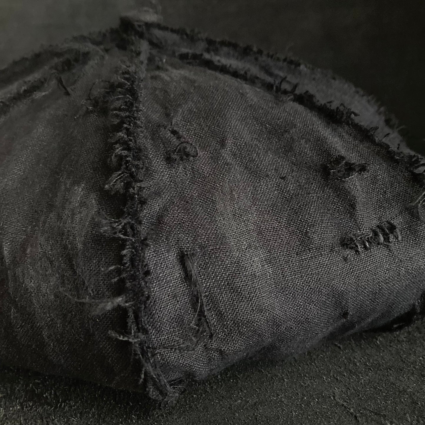 Big volume black linen damage  casquette (brim core)