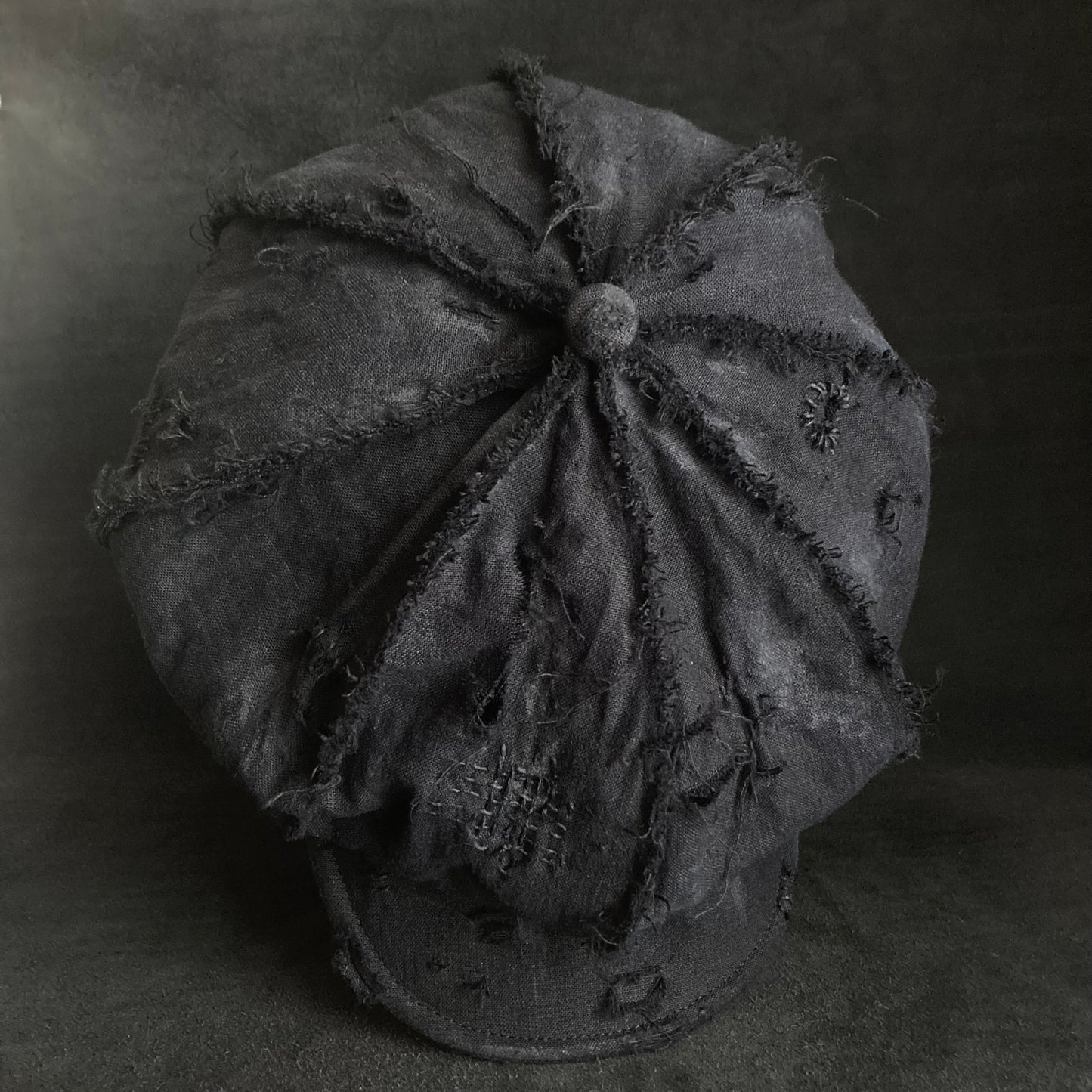Big volume black linen damage  casquette (brim core)