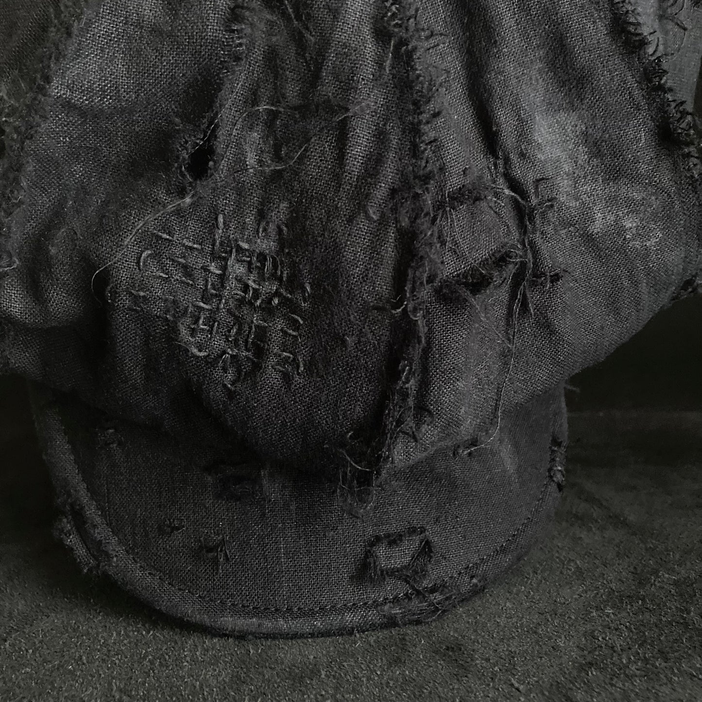 Big volume black linen damage  casquette (brim core)