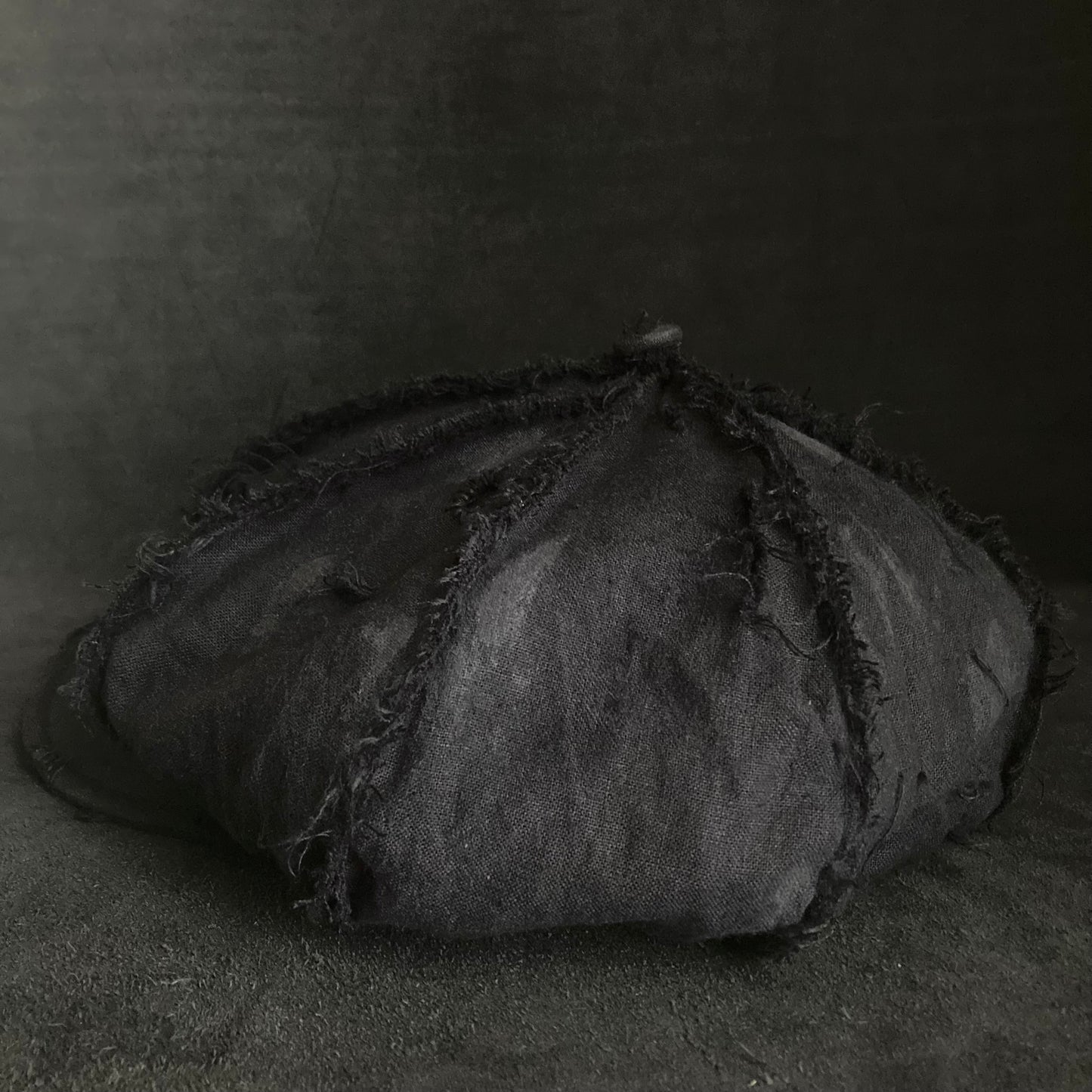 Big volume black linen damage  casquette (brim core)