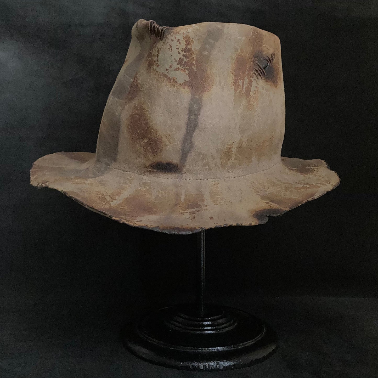 String dye hi-fedora hat