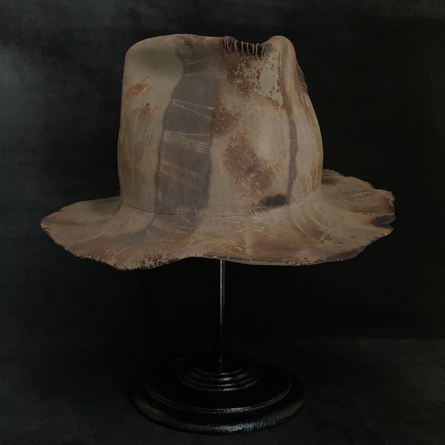 String dye hi-fedora hat