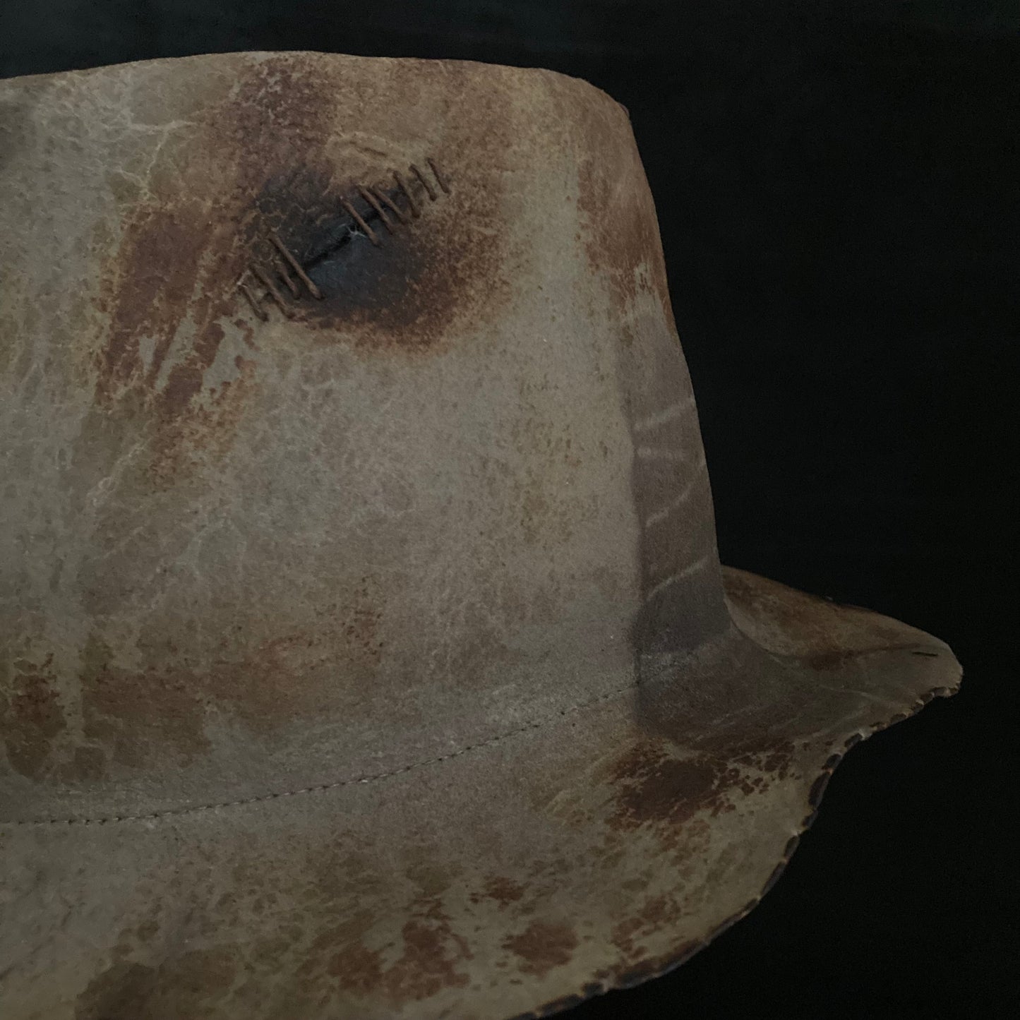 String dye hi-fedora hat