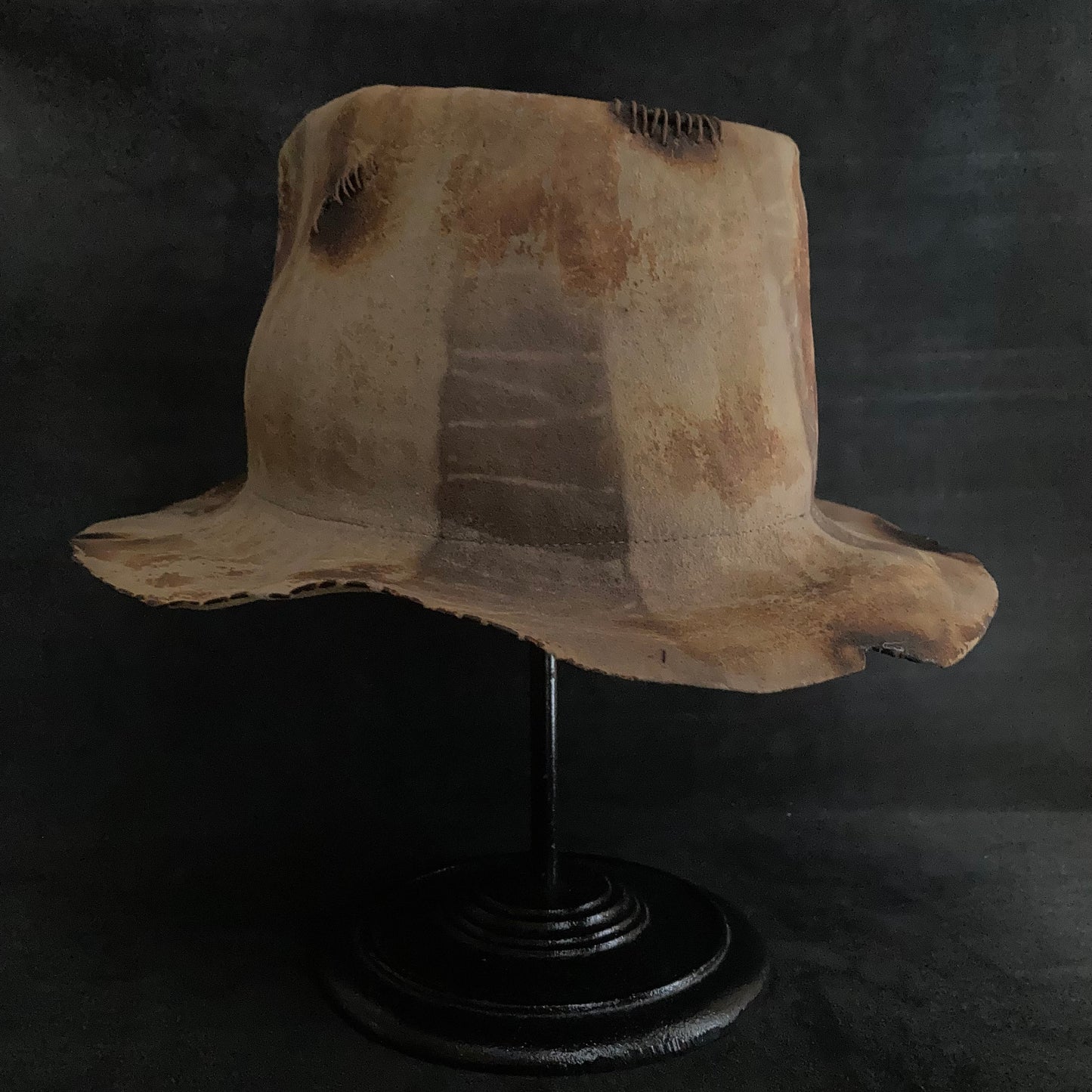 String dye hi-fedora hat