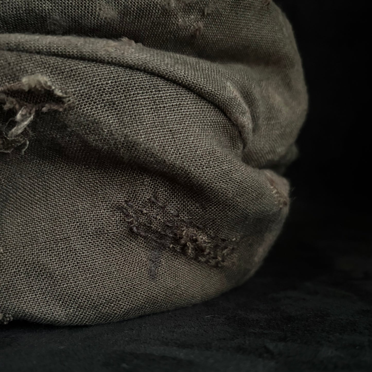 Brown khaki damage stitch turn cap