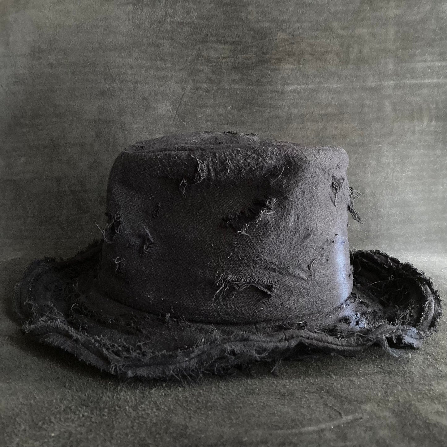 Black linen damage  fedora hat