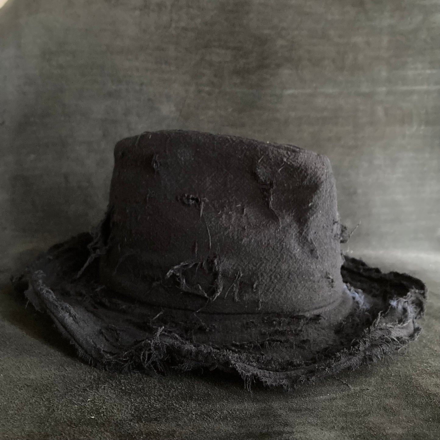 Black linen damage  fedora hat