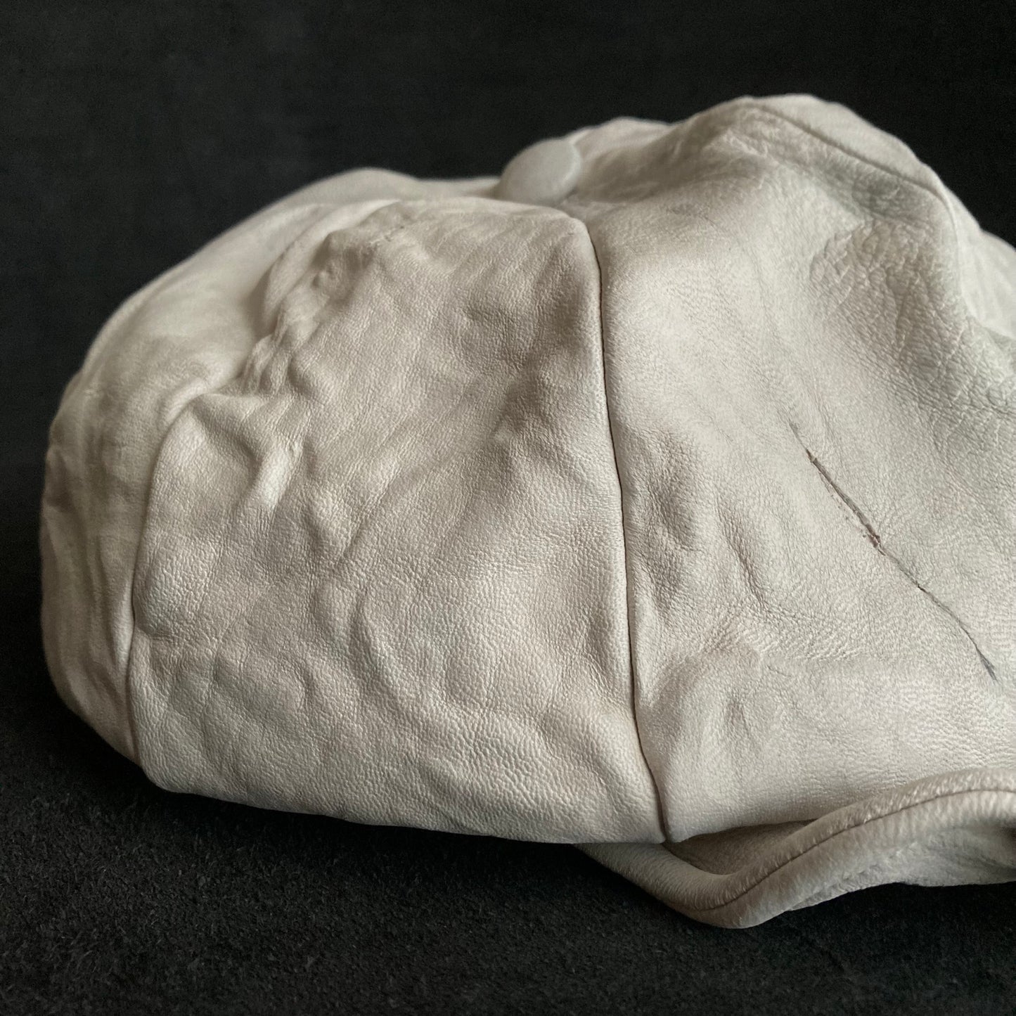 Washed mark white leather casquette