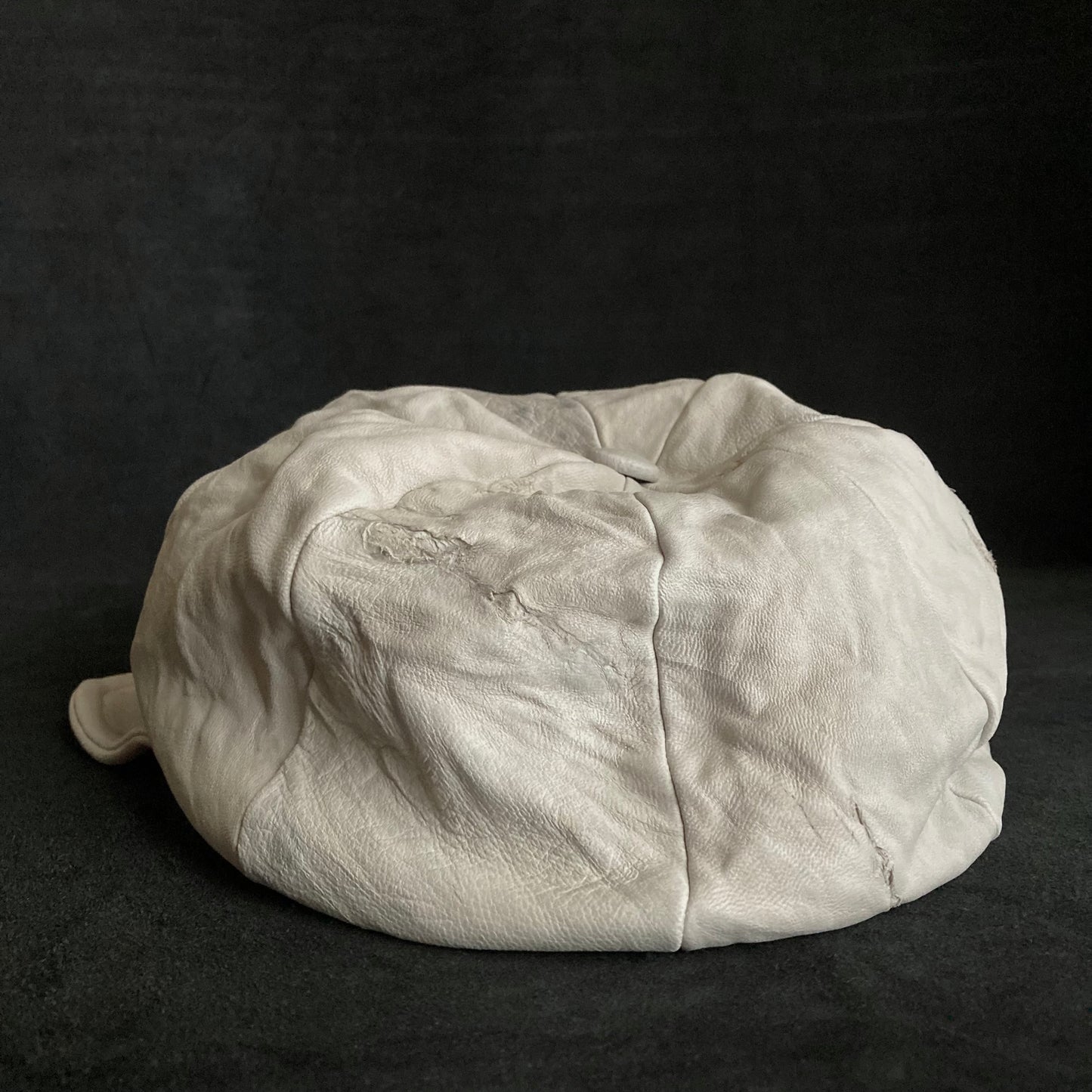 Washed mark white leather casquette