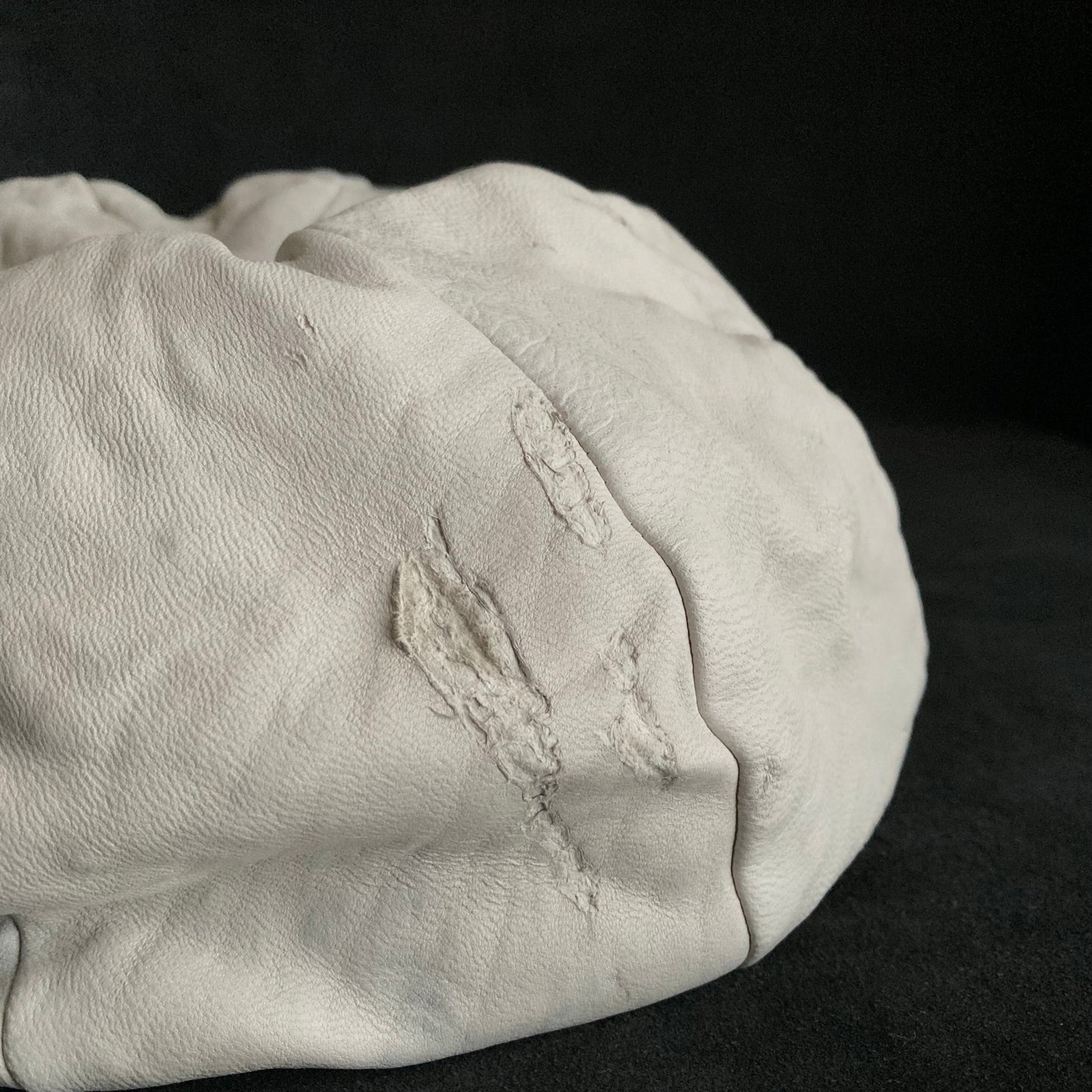 Washed mark white leather casquette