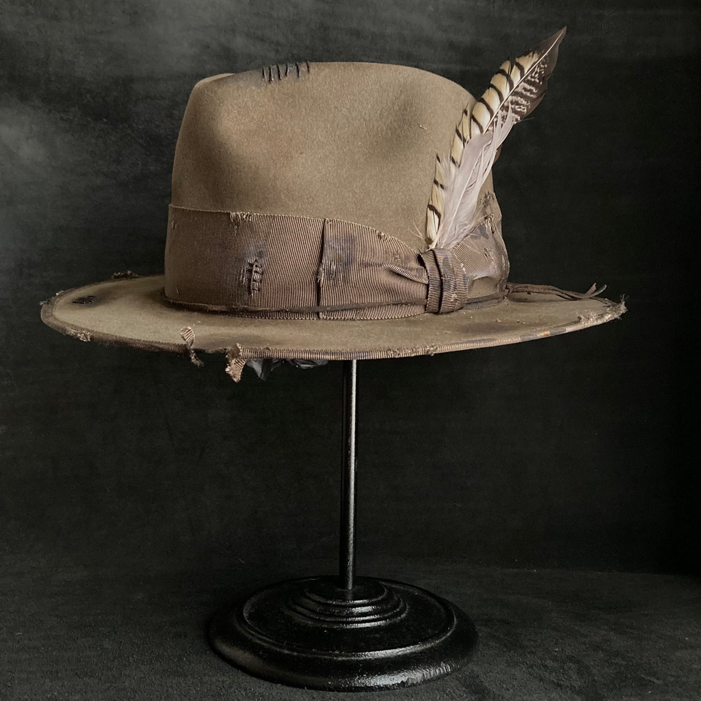 Feel feathers damage fedora hat