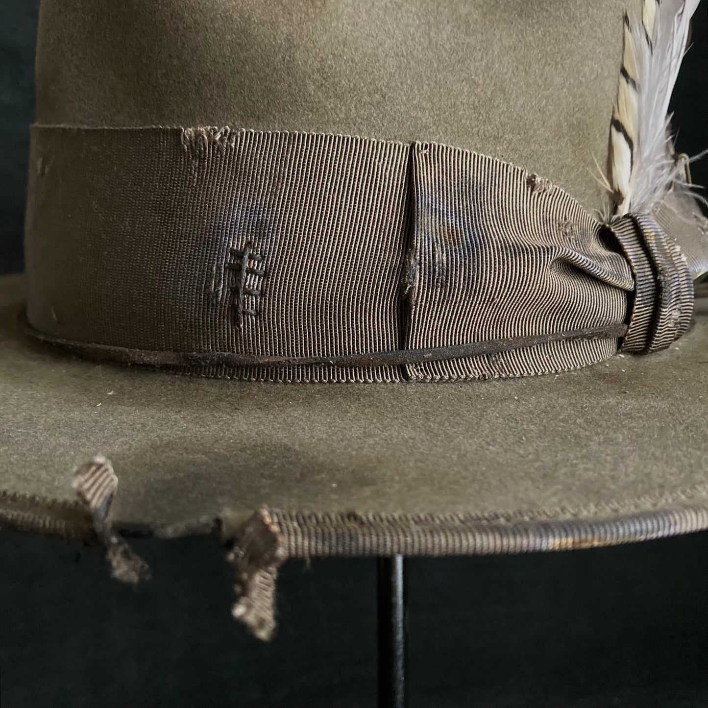 Feel feathers damage fedora hat