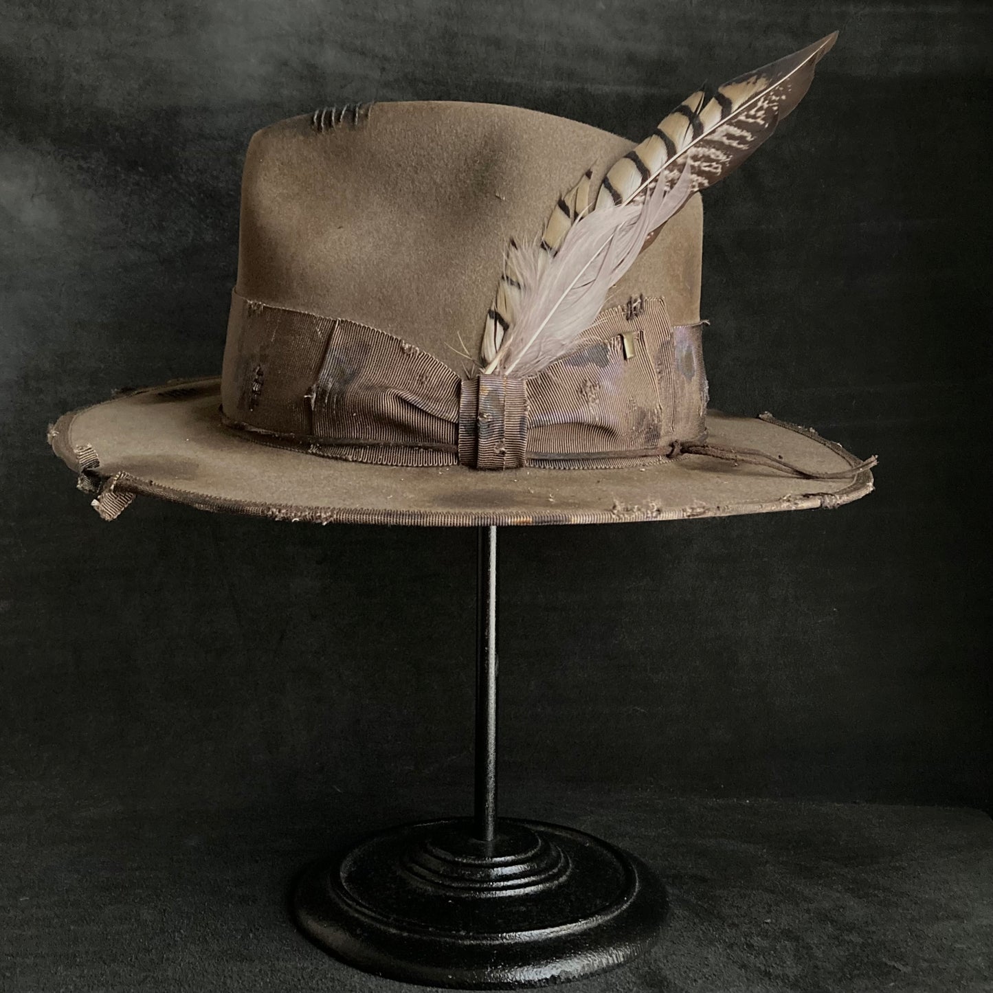 Feel feathers damage fedora hat