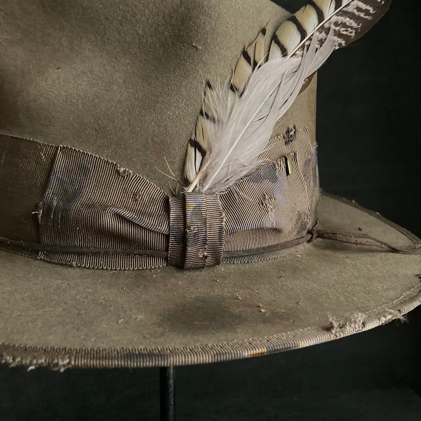 Feel feathers damage fedora hat