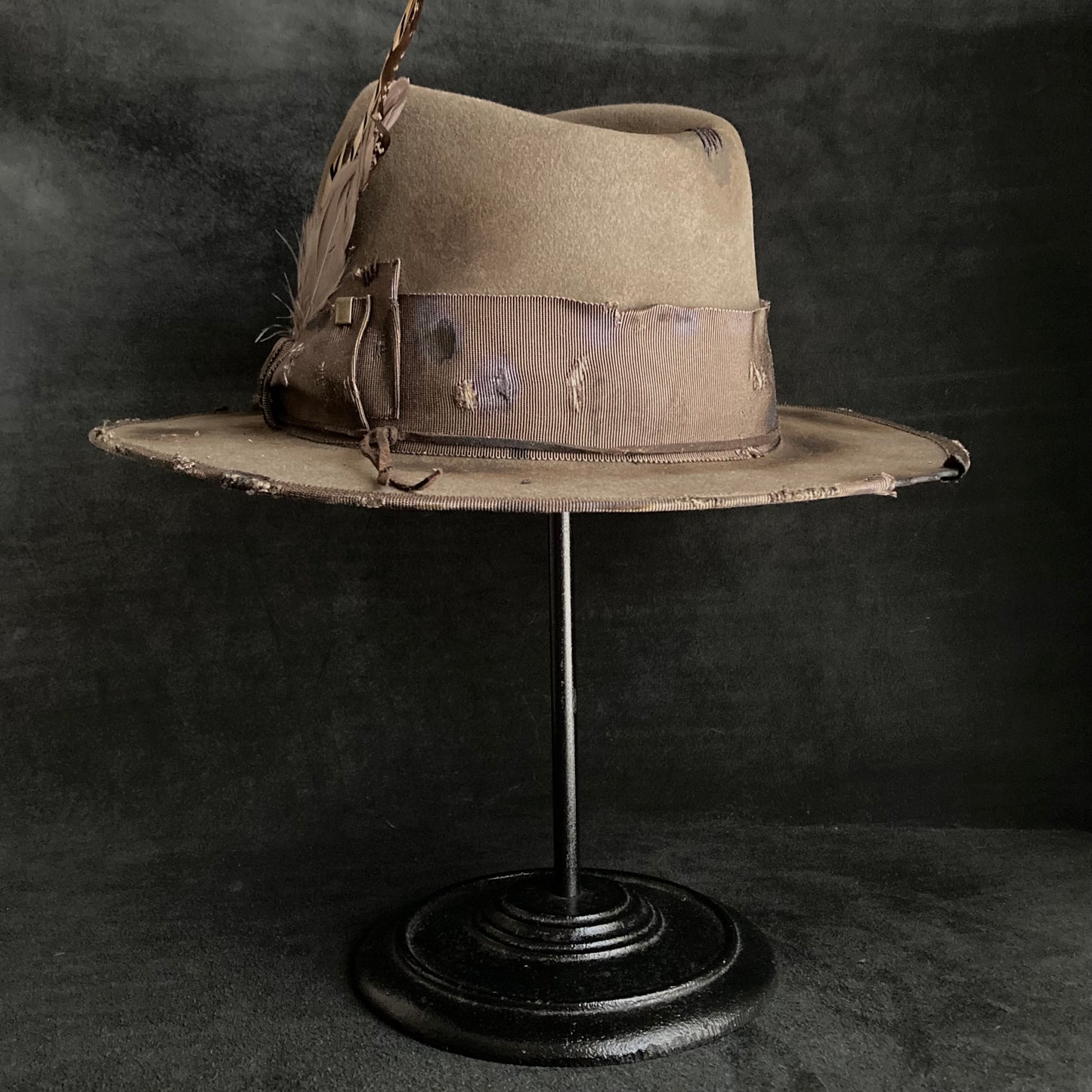 Feel feathers damage fedora hat