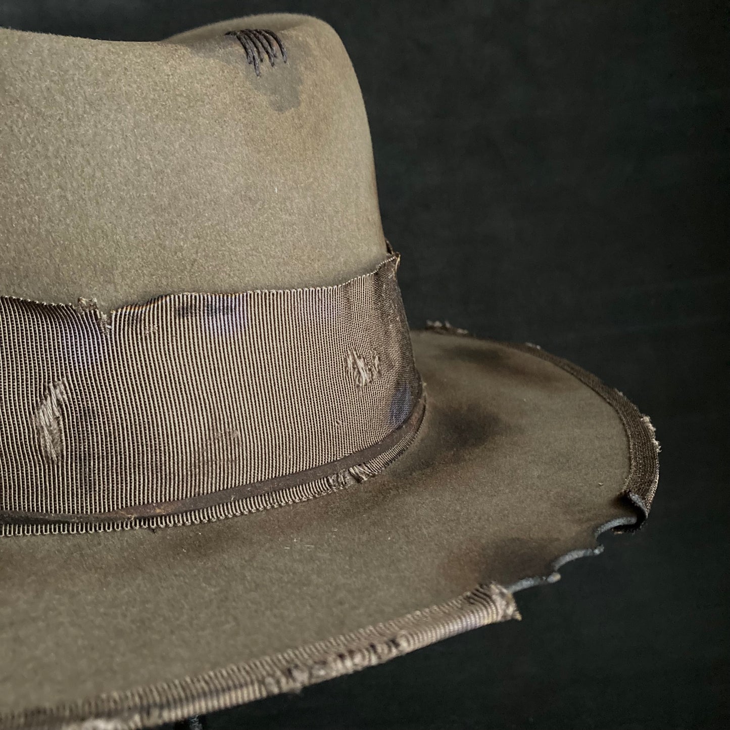 Feel feathers damage fedora hat