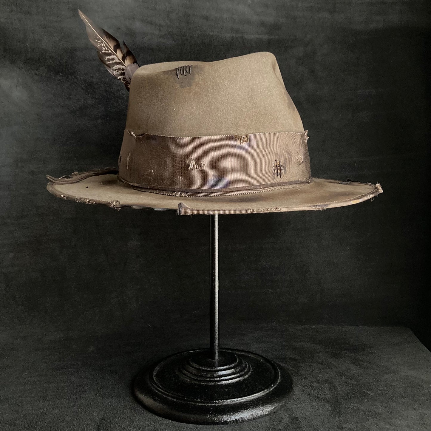 Feel feathers damage fedora hat