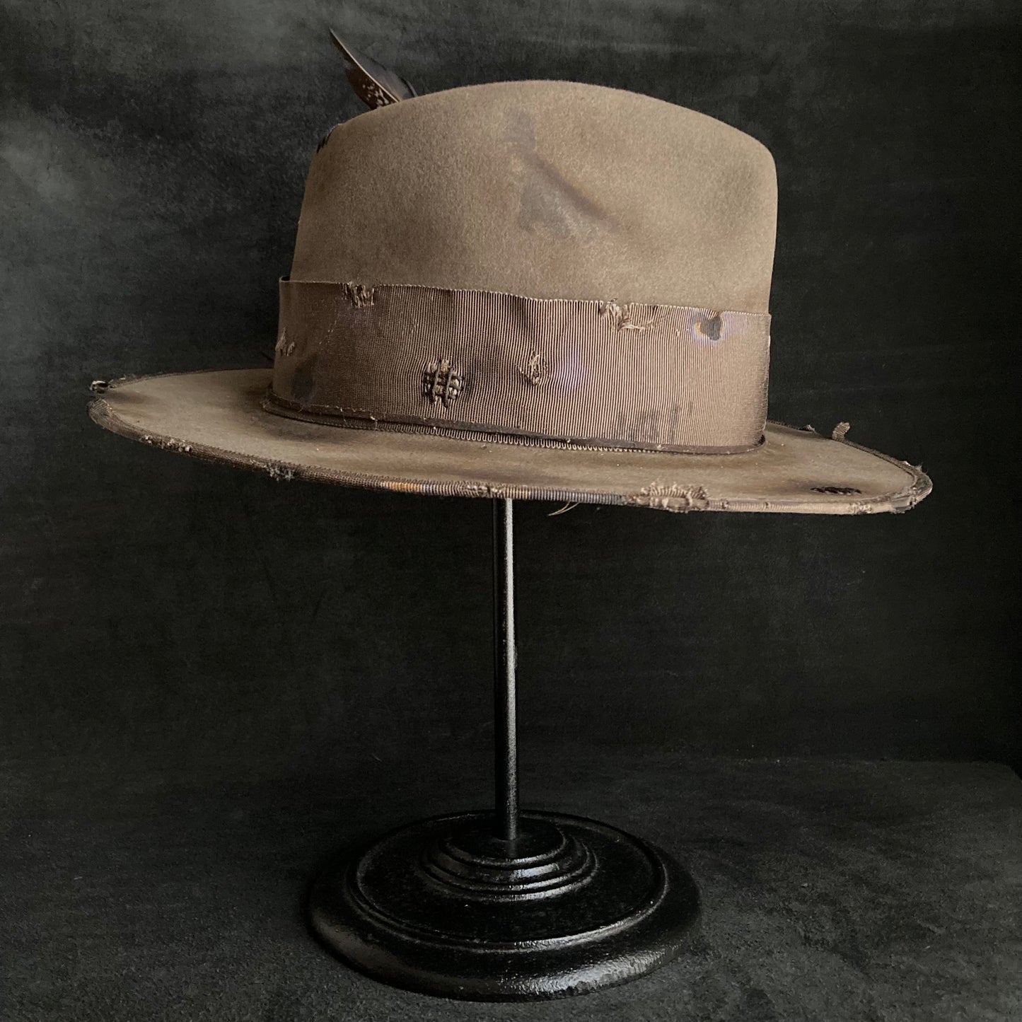 Feel feathers damage fedora hat