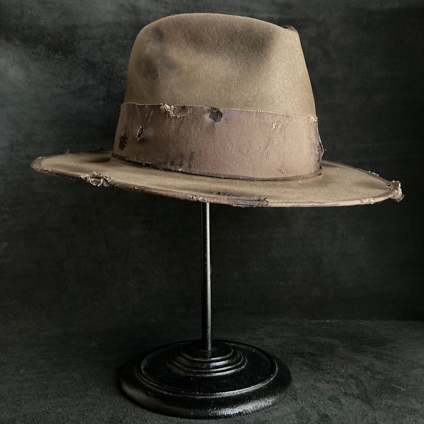 Feel feathers damage fedora hat