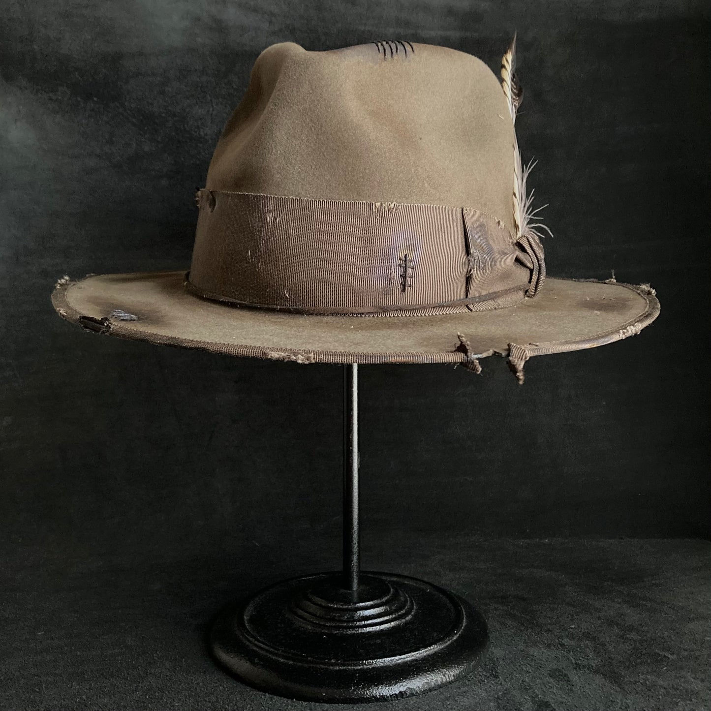 Feel feathers damage fedora hat