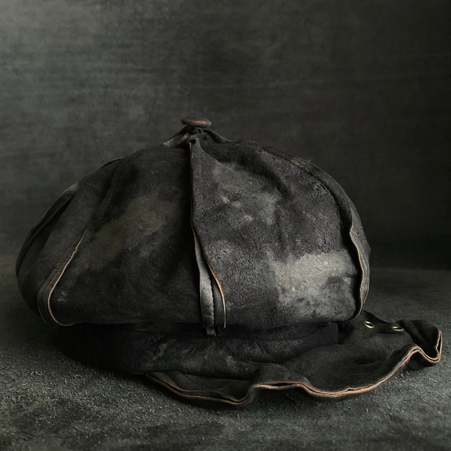 Back side bleach leather casquette