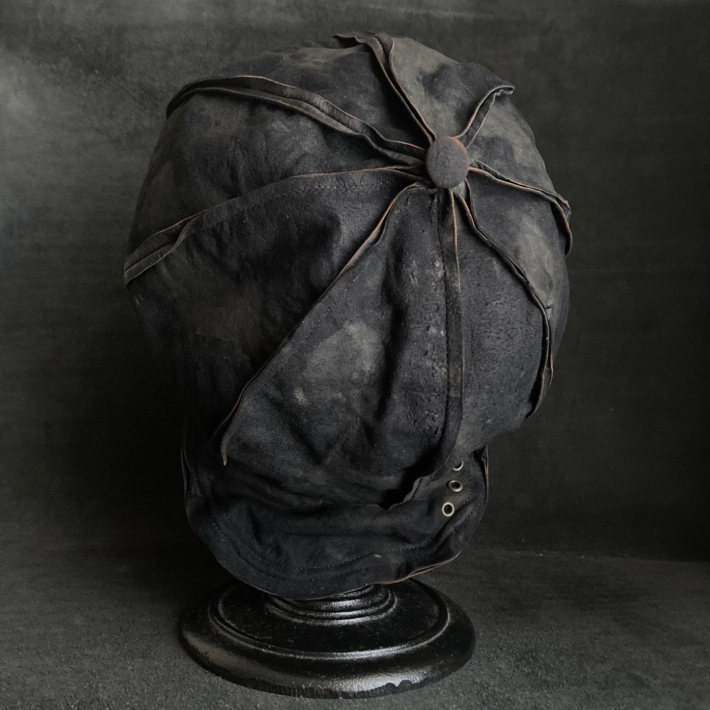 Back side bleach leather casquette