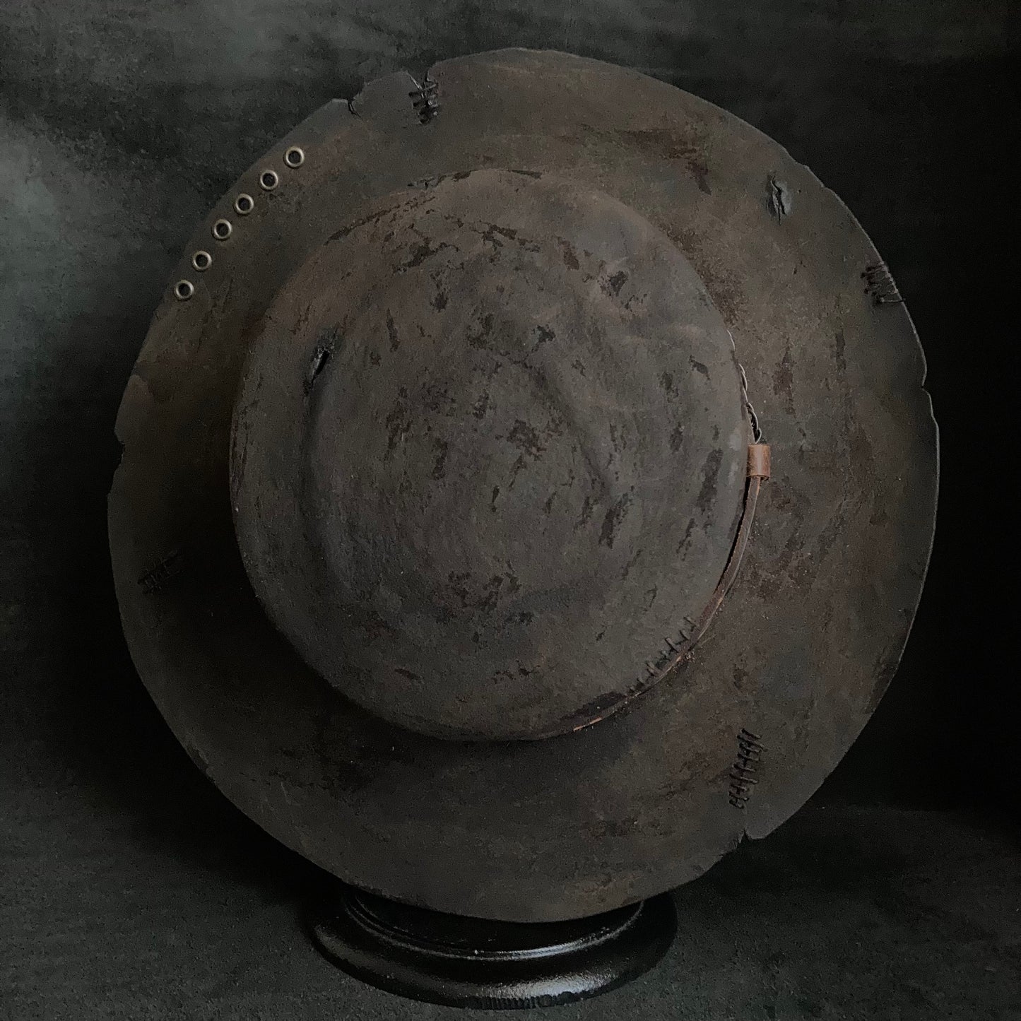 Eyelet belt burned flat hat