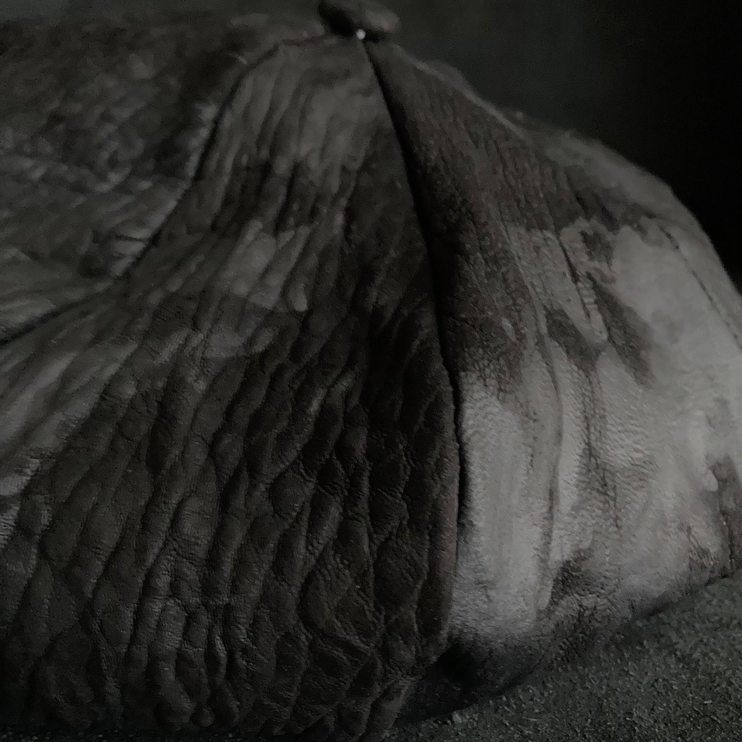 Big volume bleach leather chain casquette (brim core)