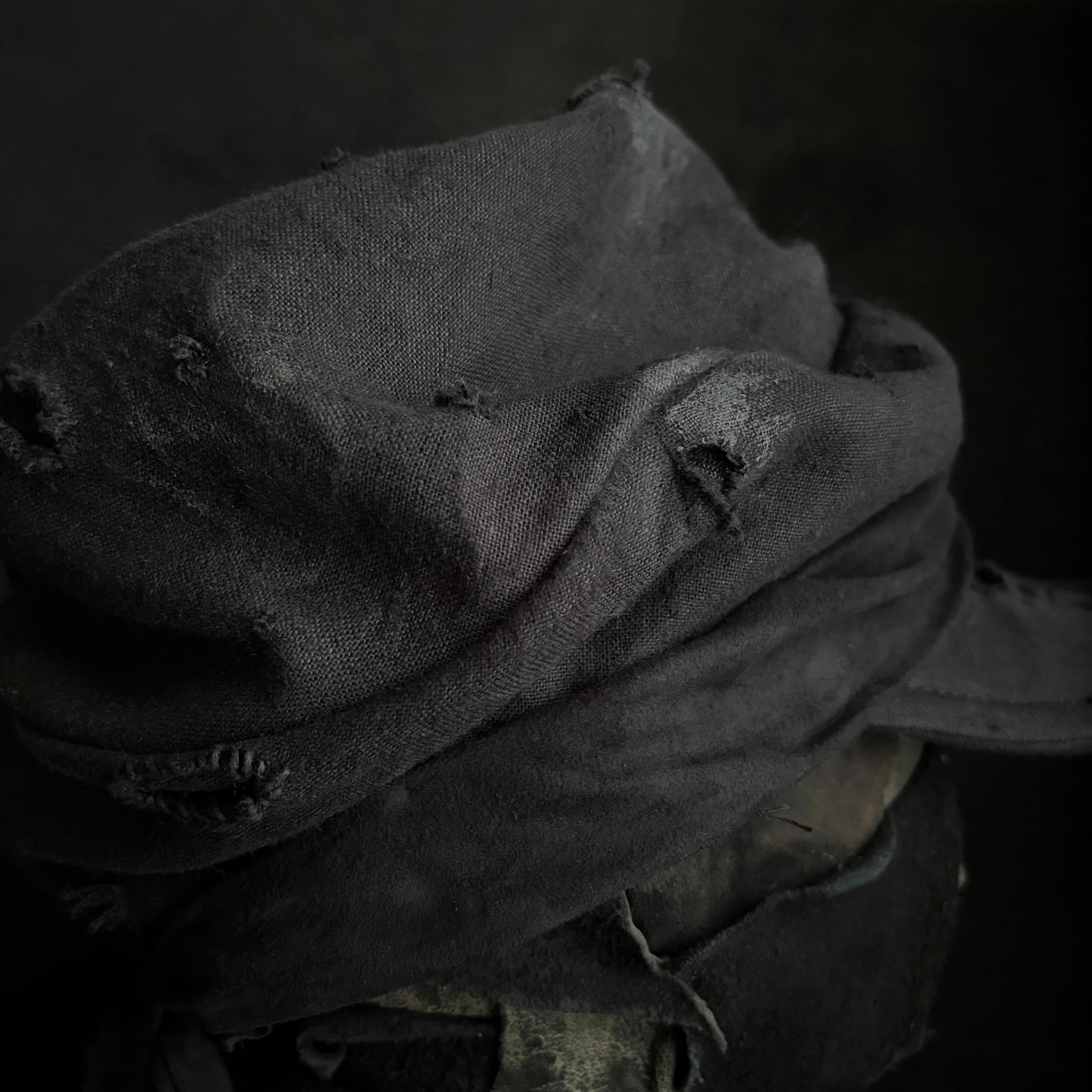 Black linen damage martial turn cap