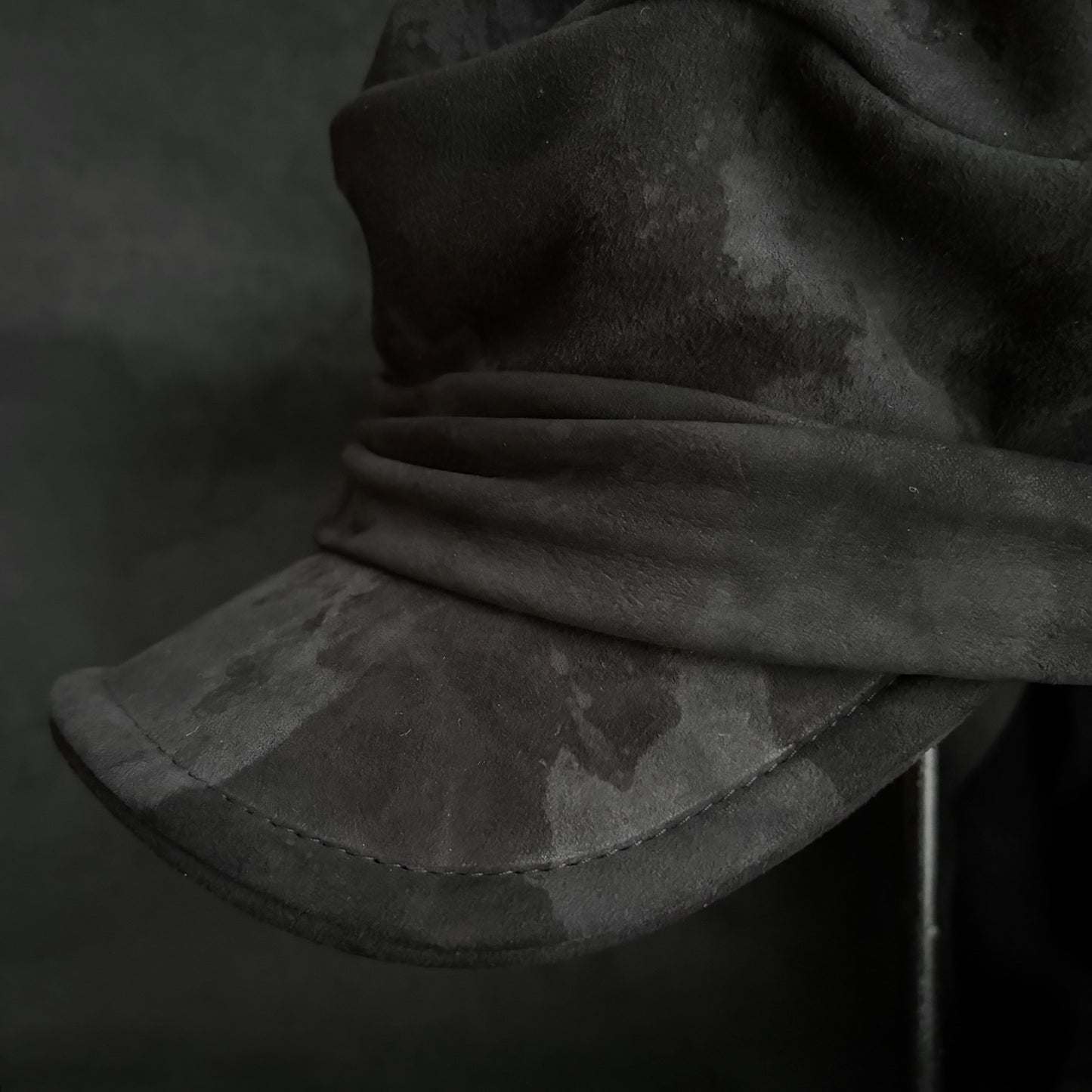 Reserved item (Bleaching black leather martial turn cap)