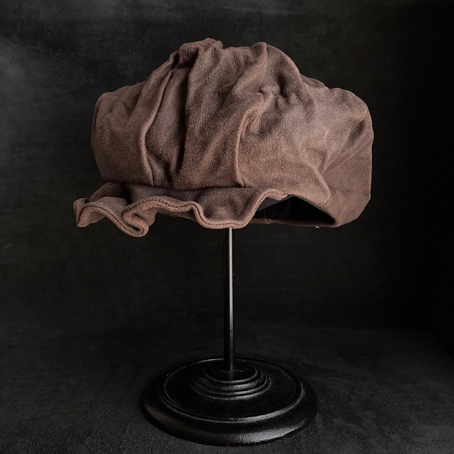 Washed brown leather big volume casquette