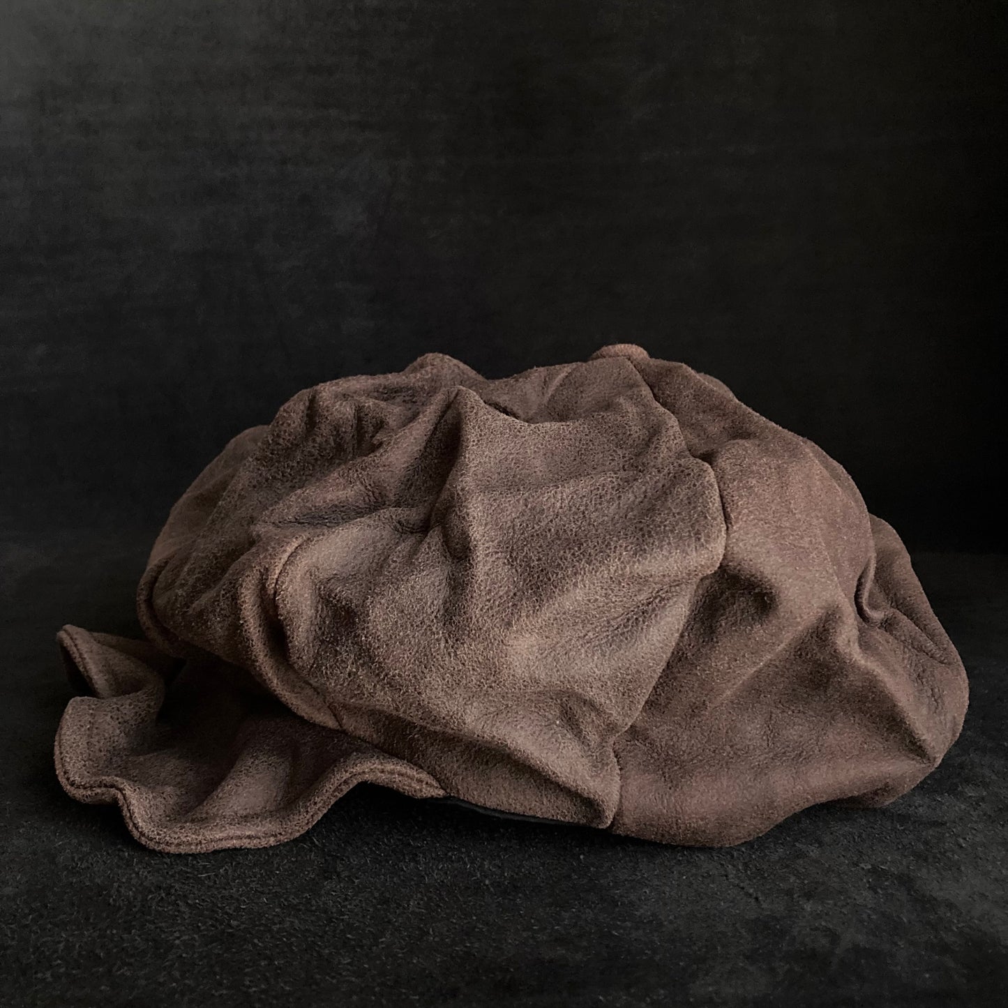 Washed brown leather big volume casquette