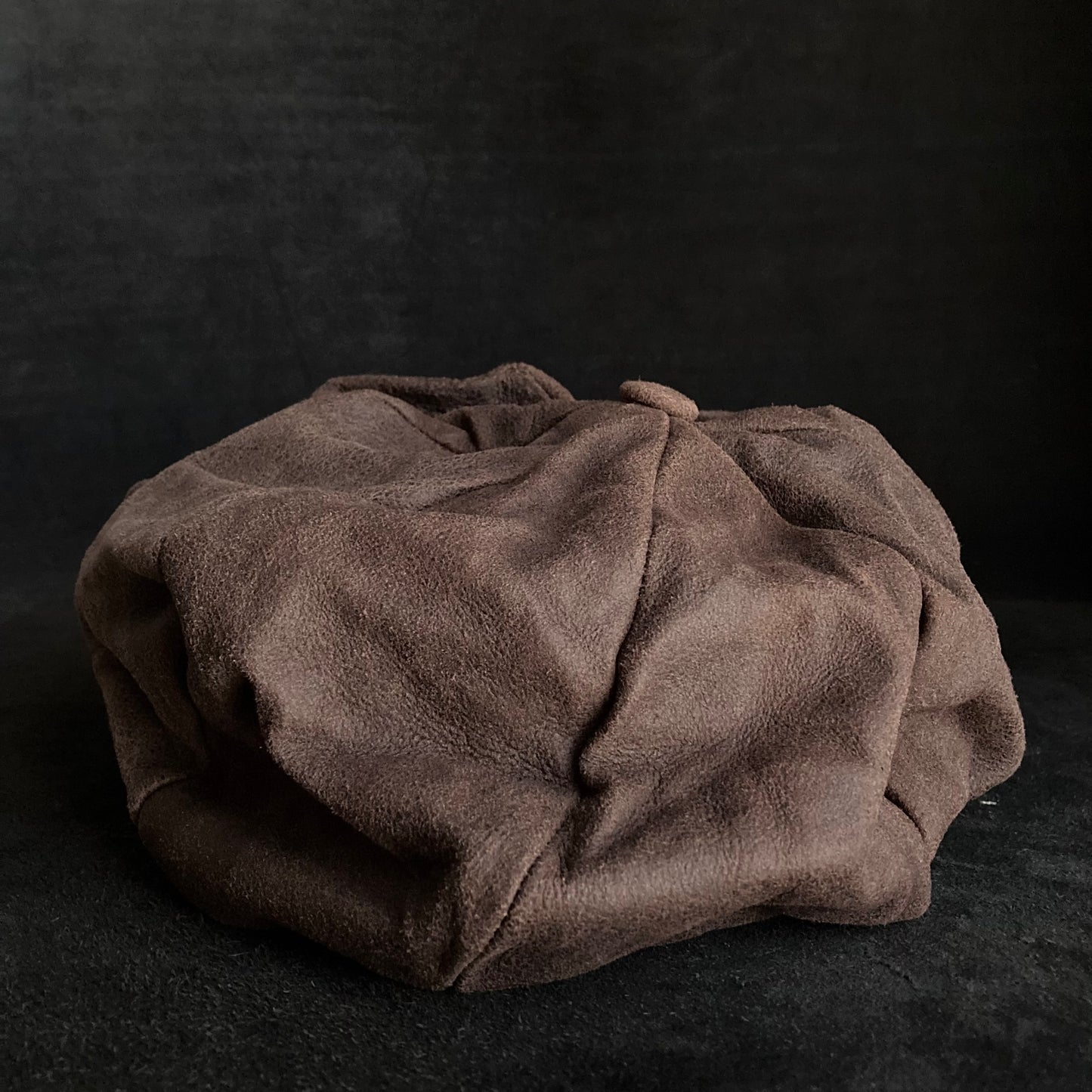 Washed brown leather big volume casquette