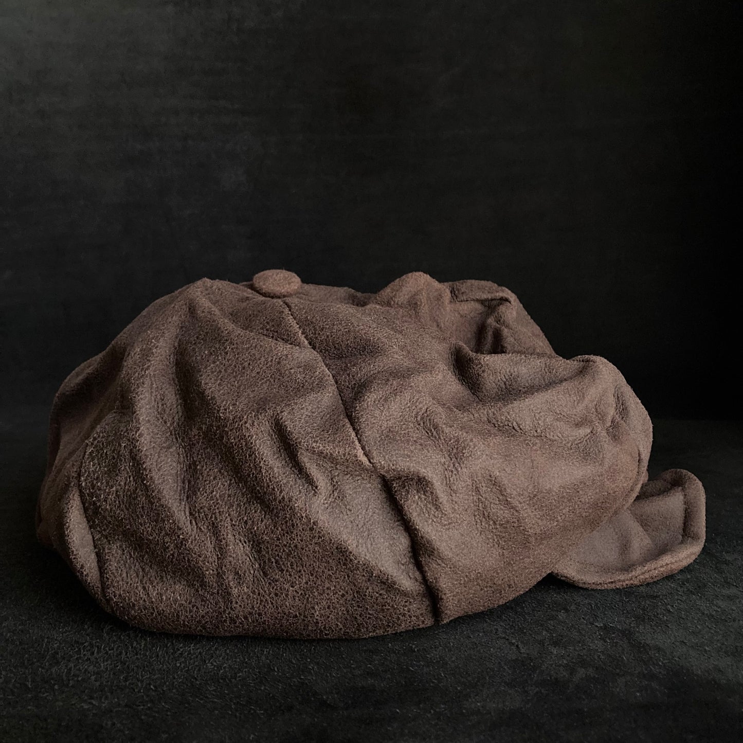 Washed brown leather big volume casquette