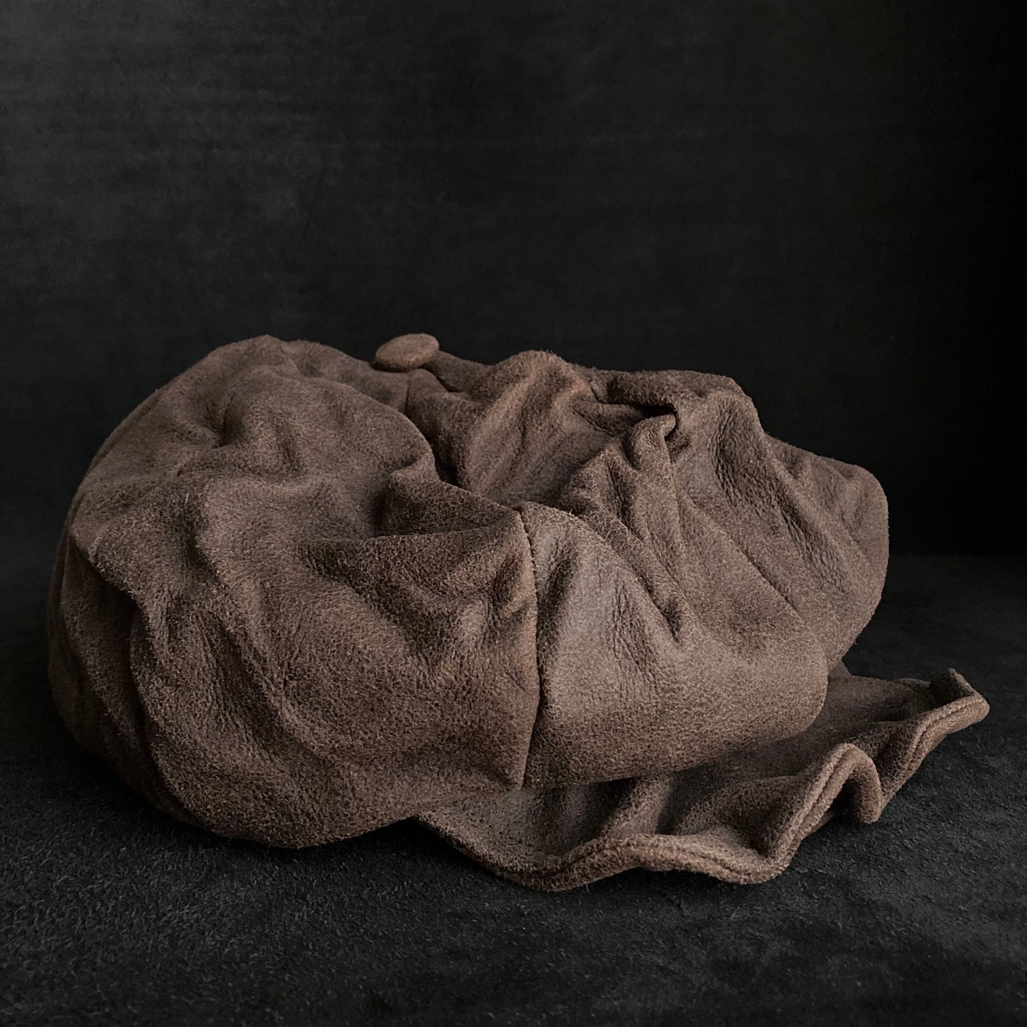 Washed brown leather big volume casquette