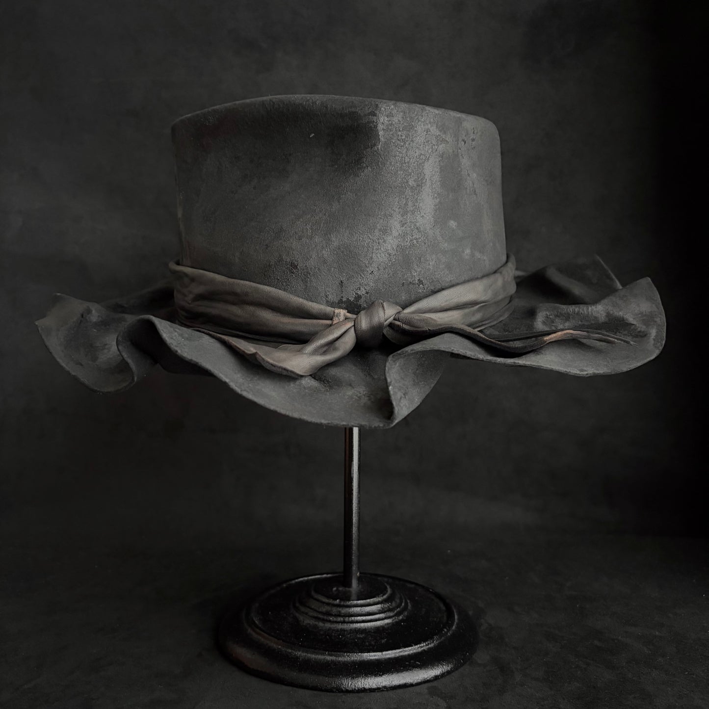 Charcoal folded brim lgnis fedora hat