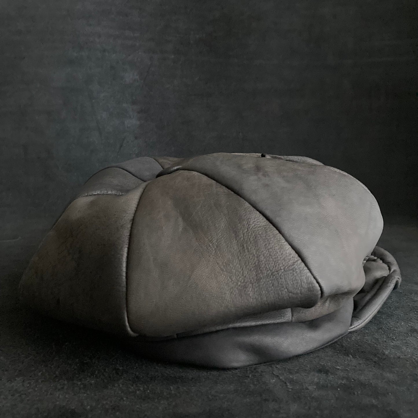 Deep claw marks gray  leather casquette