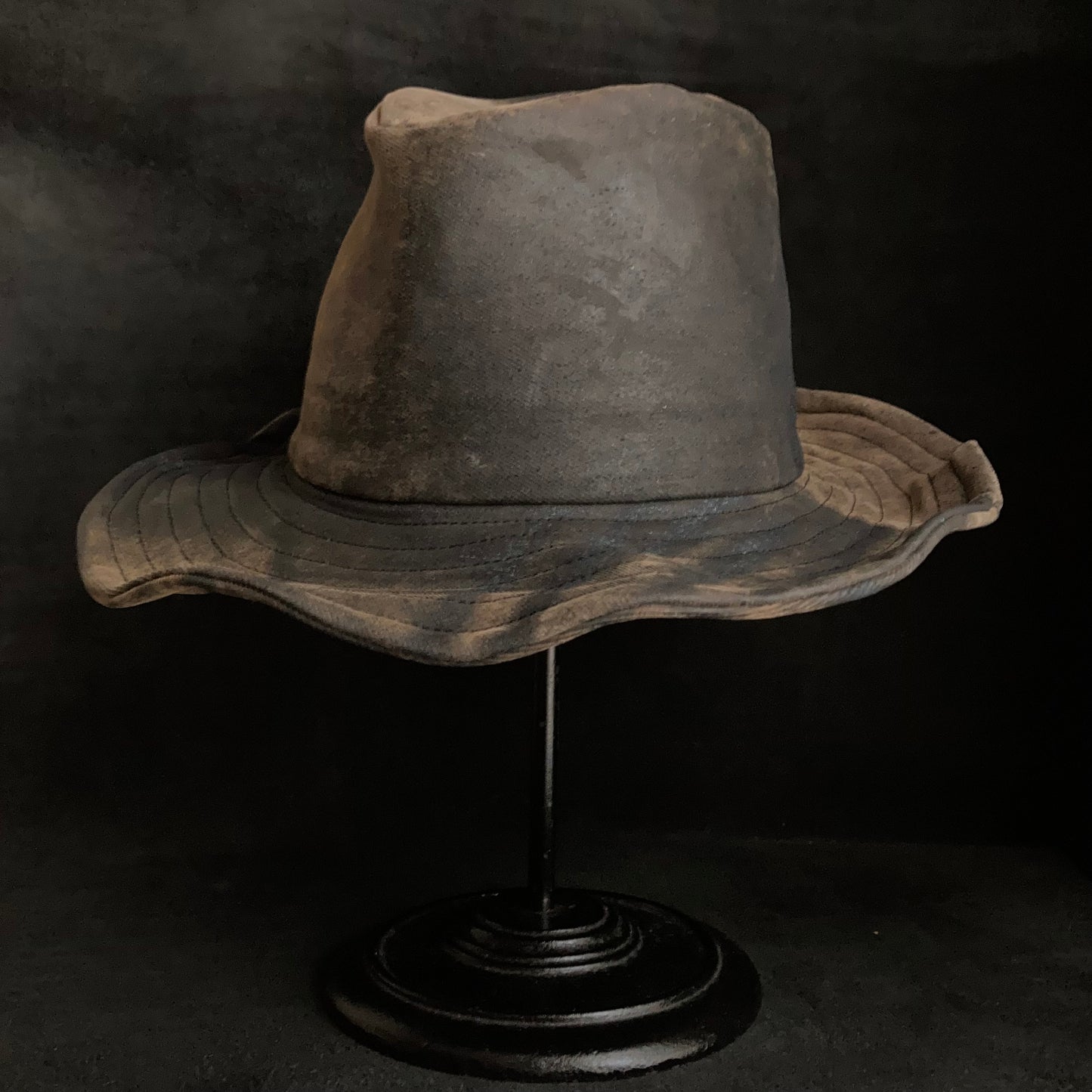 Iron-colored cloth fedora hat