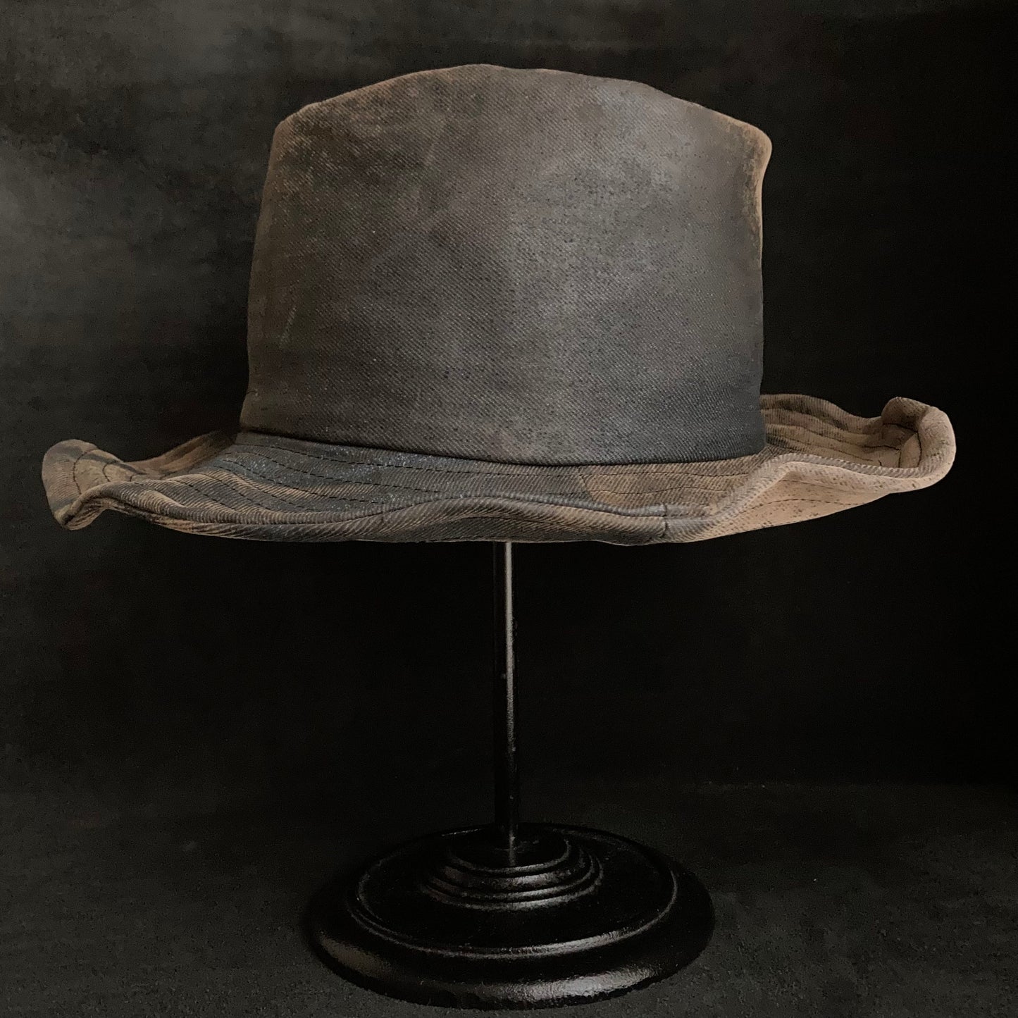 Iron-colored cloth fedora hat